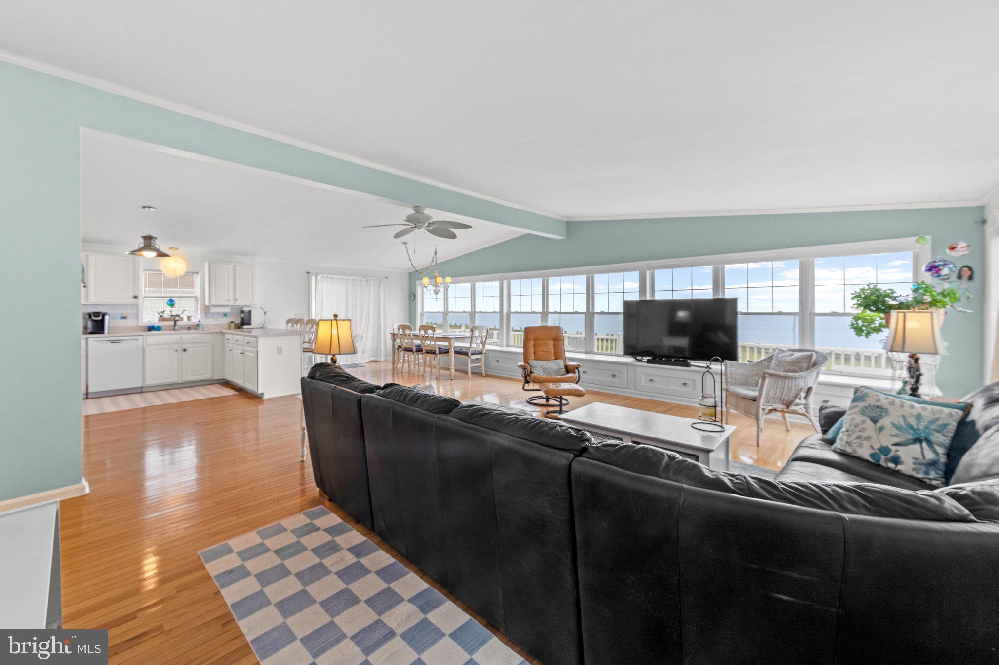WHITE HOUSE BEACH - Residential