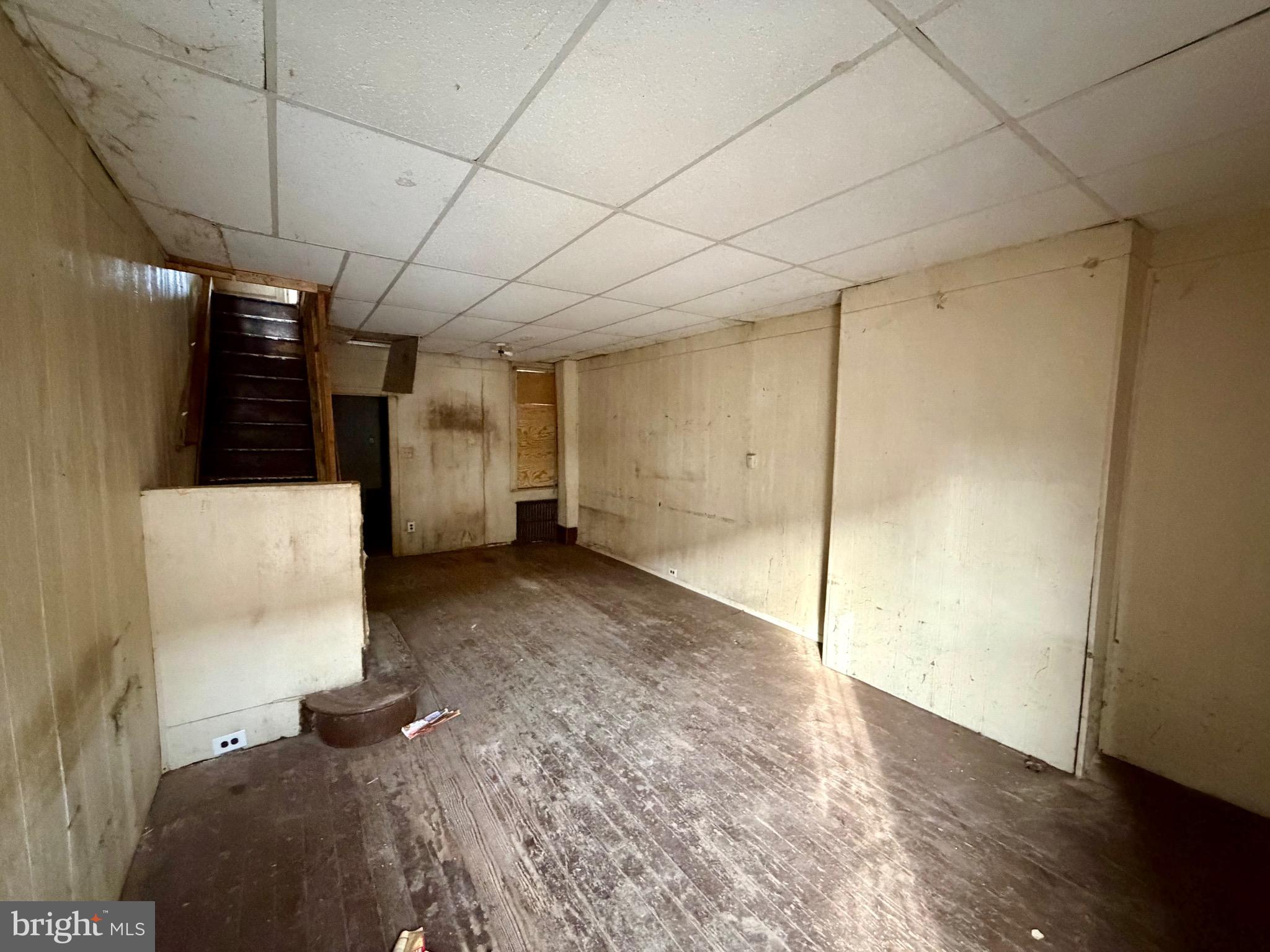 Very large backyard , 2br 1ba house for sale. Property needs rehabbed . Cash Only