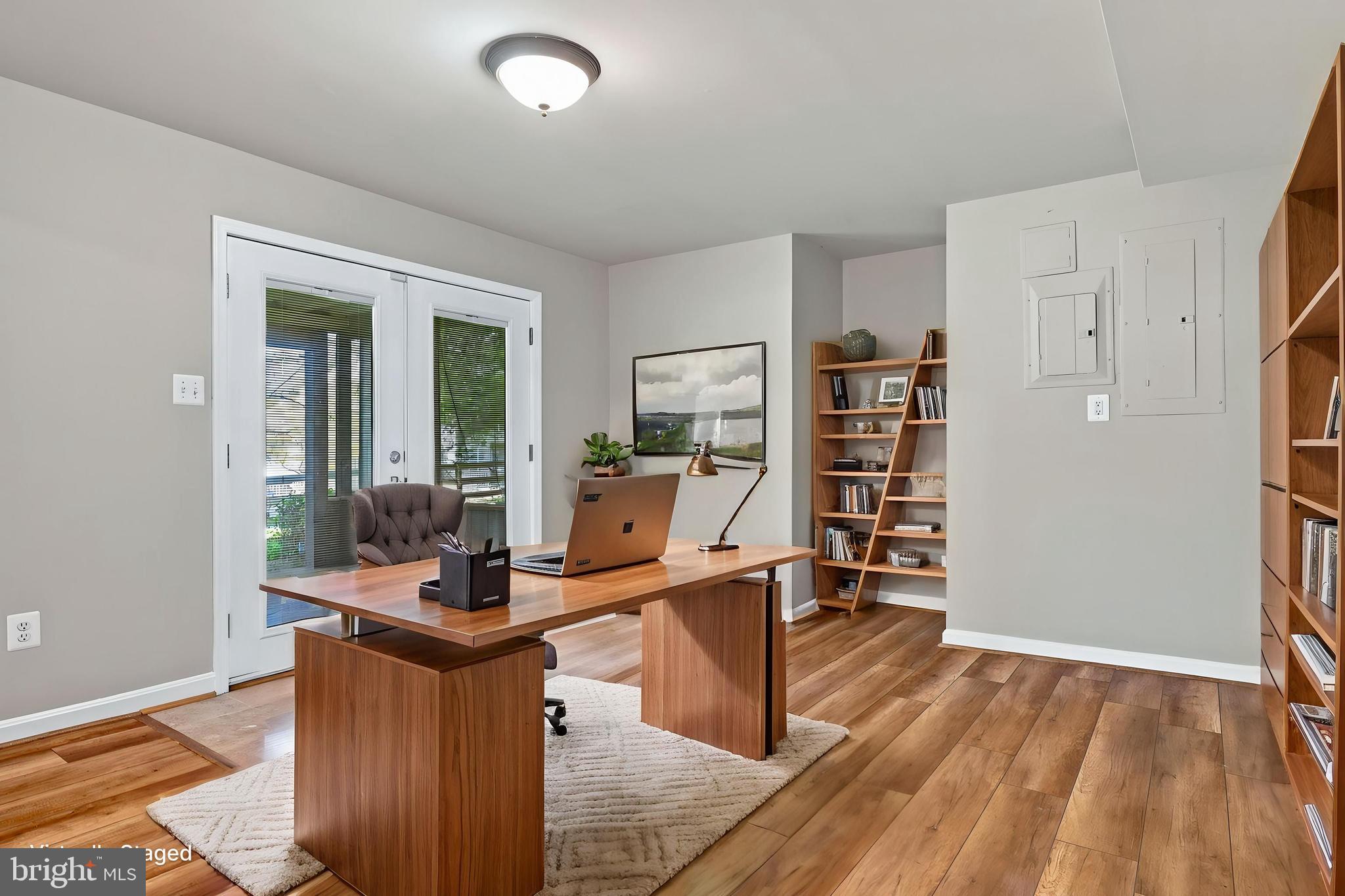 ROUND HILL - Residential