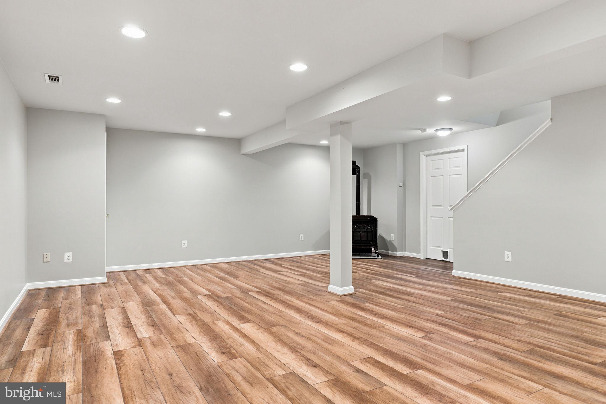 ROUND HILL - Residential