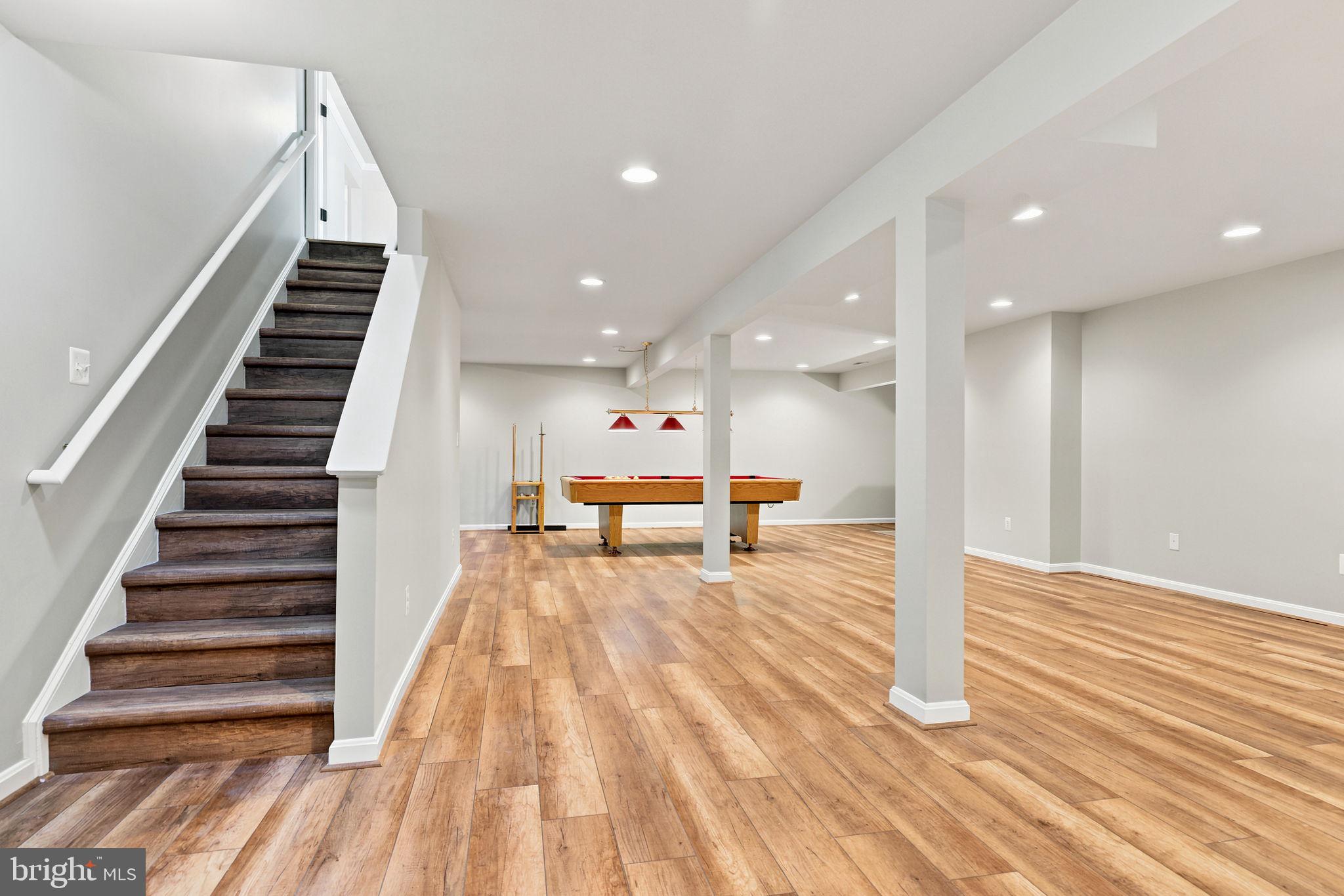 ROUND HILL - Residential