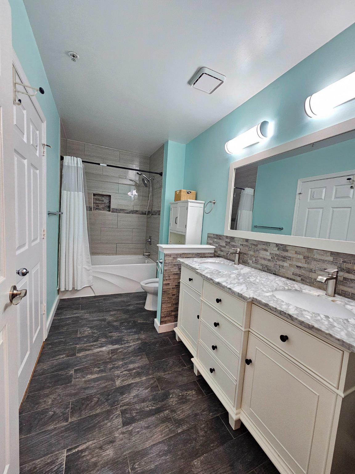 SOUTHGLEN AT UNIVERSITY CENTER - Residential