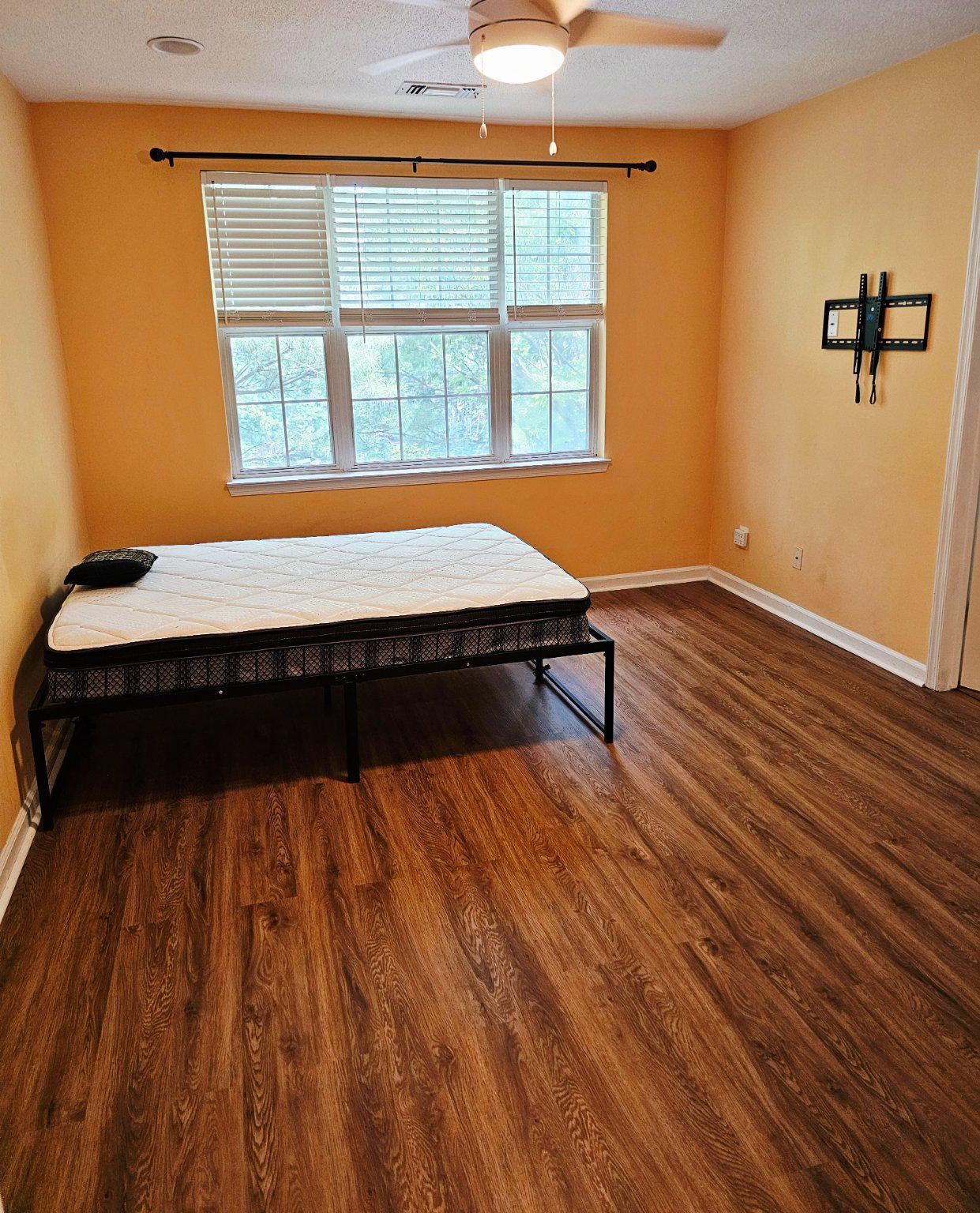 SOUTHGLEN AT UNIVERSITY CENTER - Residential