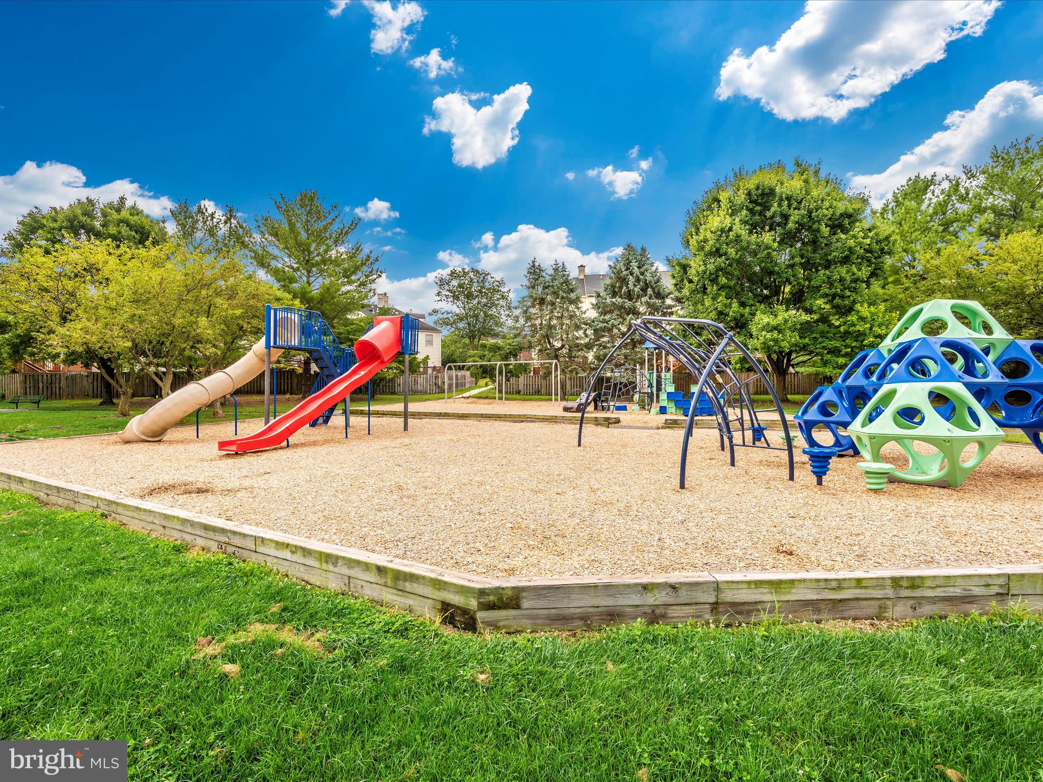 AVINGTON PARK - Residential