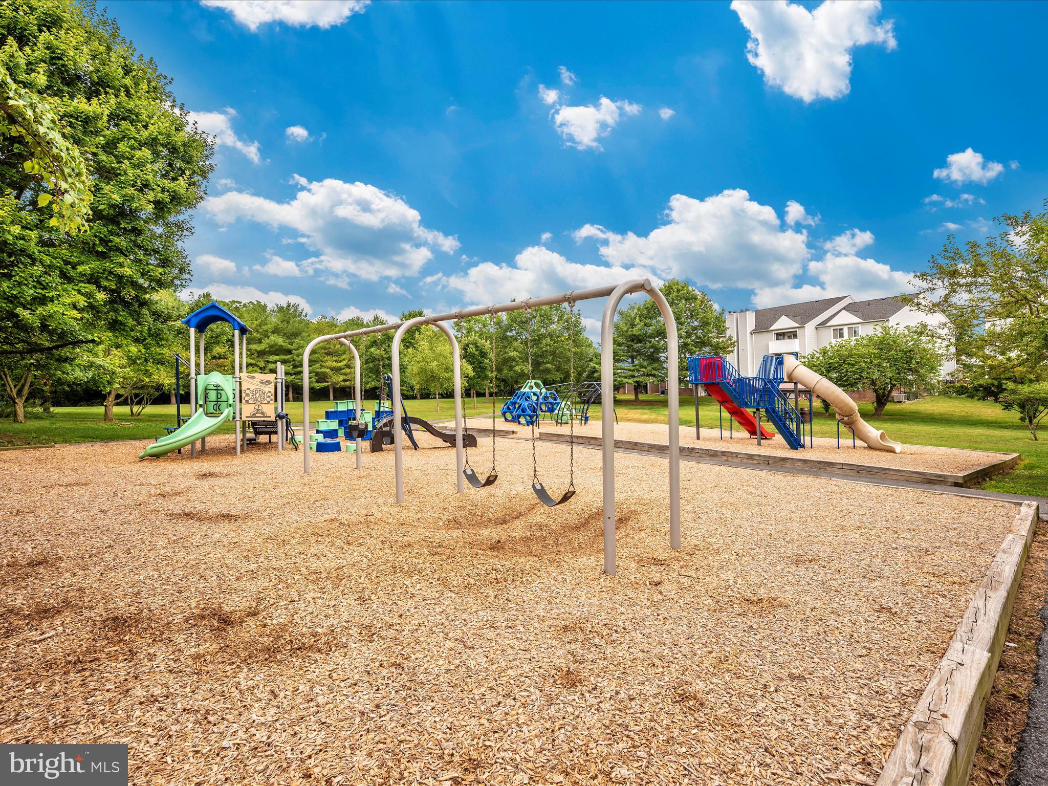 AVINGTON PARK - Residential