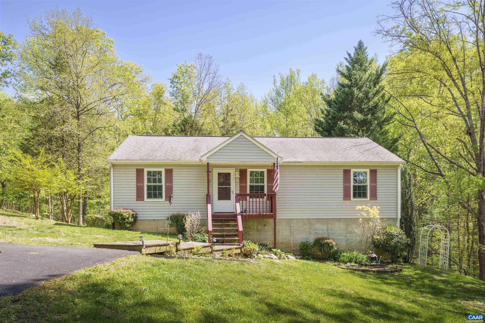 Open House Saturday 6/20 11am-12pm. Charming split ranch home offering comfortable main level living in the Twin Lakes community. Set on over an acre, this 3-bedroom, 2-bath home provides space, privacy, and flexibility. The main level features a spacious living and dining area that flows into the kitchen and laundry, creating a practical and connected layout. Three bedrooms, including a primary suite, complete the main level. The finished basement offers additional living space, ideal for a family room, home office, or rec area?along with extra storage. Enjoy the outdoors from the back deck overlooking the expansive yard, perfect for relaxing or entertaining. Conveniently located near Ruckersville amenities with an easy drive to Charlottesville, this home combines a quiet setting with everyday convenience. A great opportunity for those seeking one-level living with additional finished space and room to spread out. Home is selling ?as is.?,Oak Cabinets