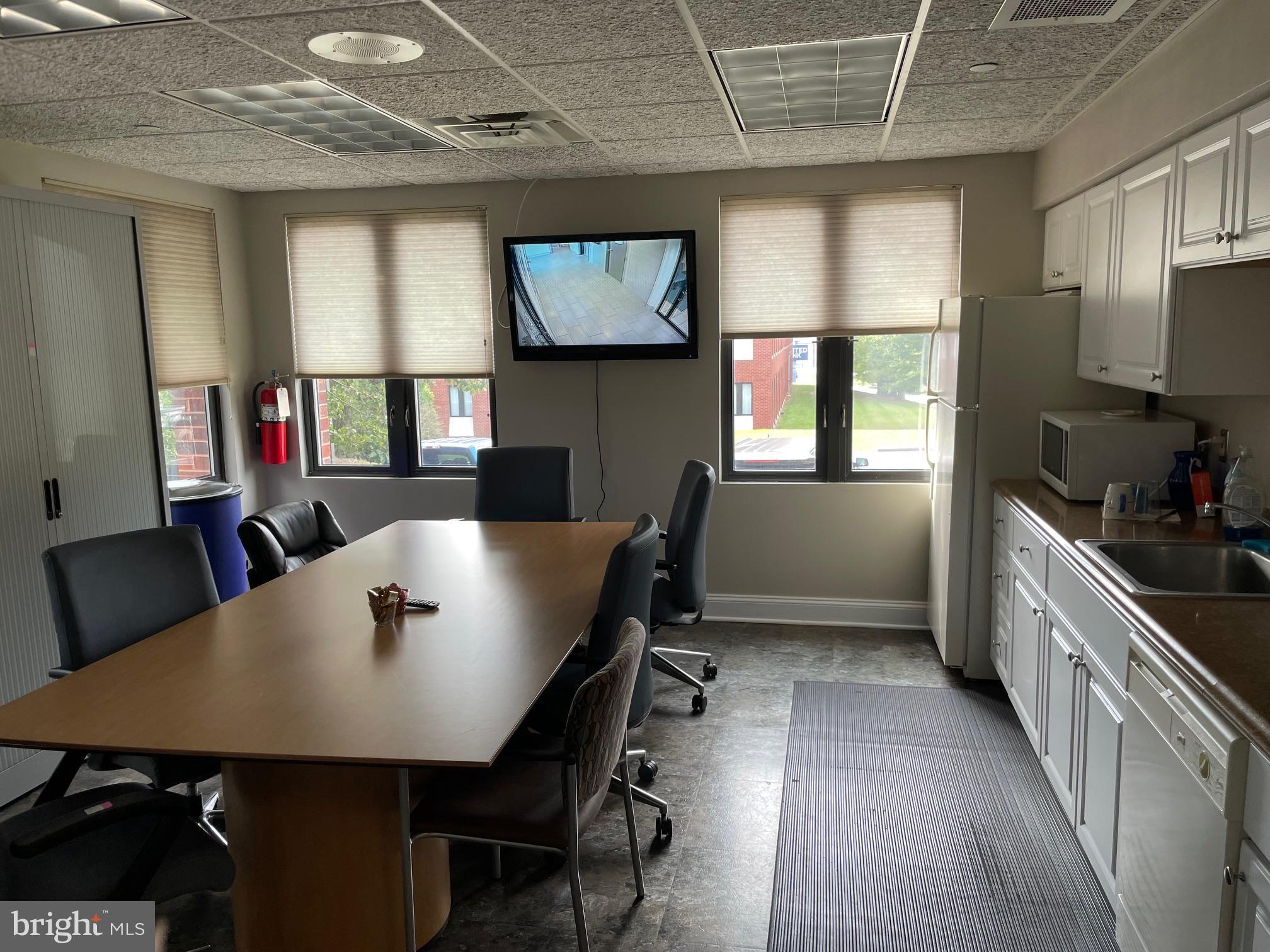 FOXCROFT OFFICE BLDG - Commercial Lease