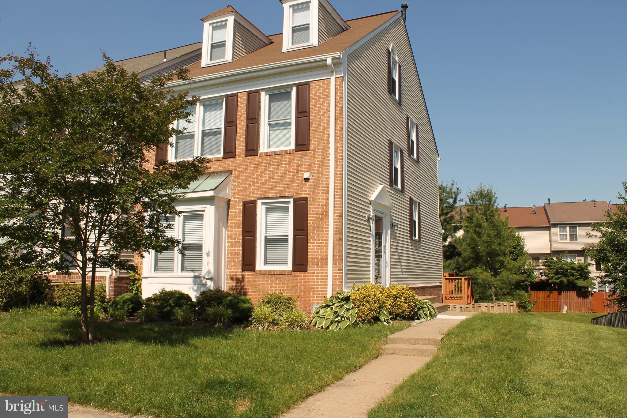 Stunning 4-Level End-Unit Townhouse – 2,300 Sq Ft of Beautiful Living Space!
This spacious 3-bedroom, 2.5-bath home features a large bonus loft-style master suite and a fully finished walk-out basement with a cozy fireplace, expansive rec room, and generous storage space.

Enjoy cooking and entertaining in the updated kitchen with granite countertops, stainless steel appliances, ceramic tile floors, and newer cabinets. The separate dining room flows into a charming sunken living area, creating the perfect layout for gatherings.

Gleaming hardwood floors span the main and upper levels. Bathrooms have been stylishly upgraded for modern comfort.

Located close to top-rated schools, shopping, and amenities—this is a must-see!