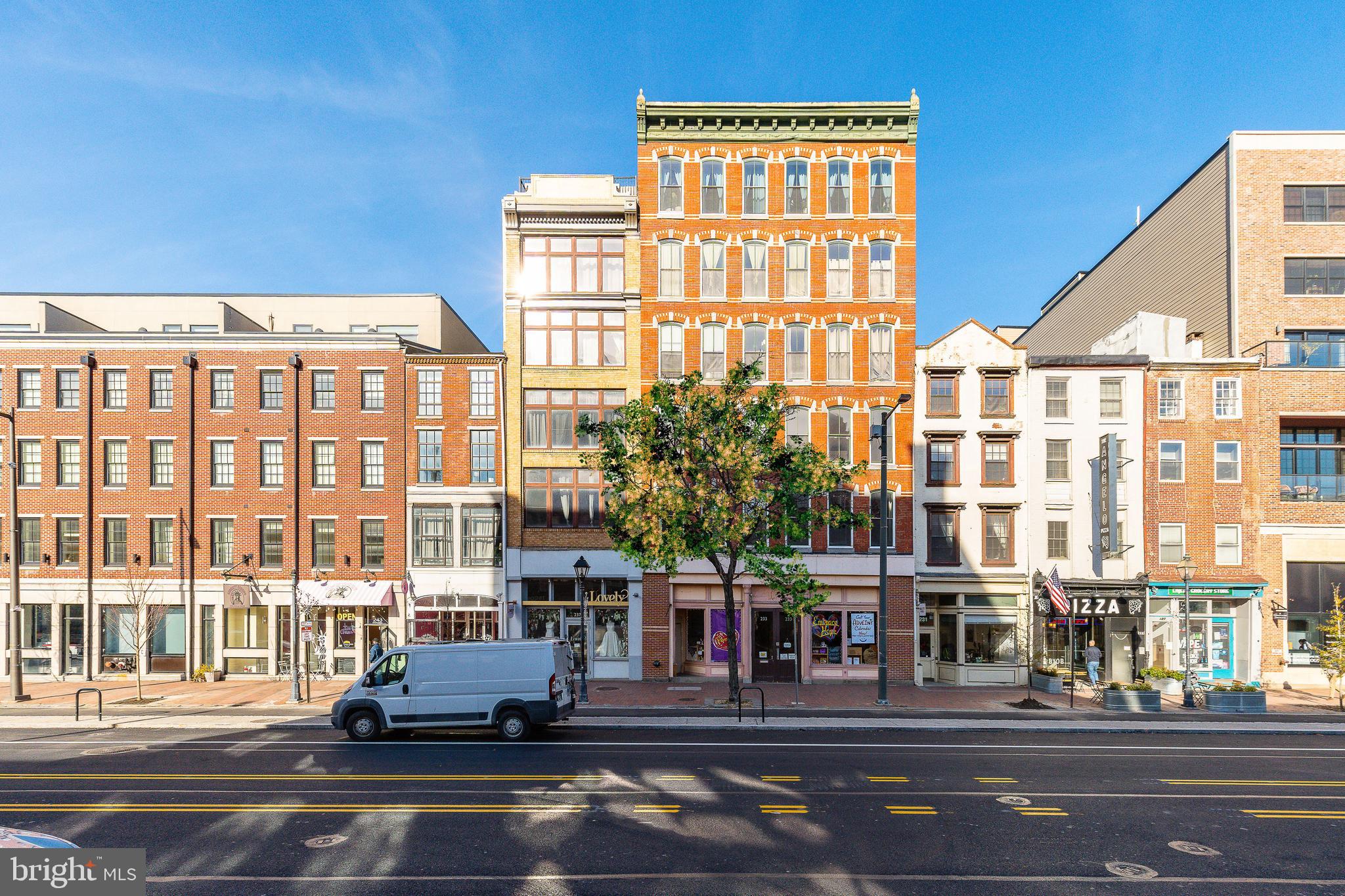 OLD CITY - Commercial Sale