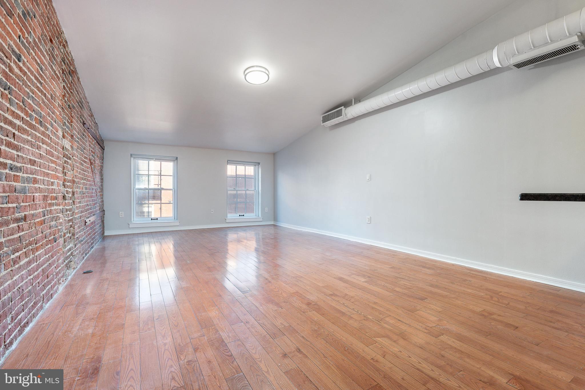 OLD CITY - Commercial Sale