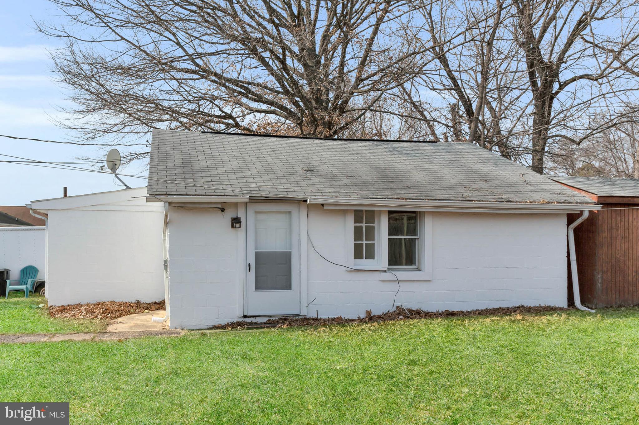 660+ credit scores required.  Great affordable unit with your own space!  This is a converted garage that has two other properties on the lot.  Though it shares a lot with other homes, you're not connected to anyone!  It 100% beats apartment or townhome living!  Incredibly nice inside too.  Utilities and lawn care are split amongst the three homes (they are not metered separately).  You can't beat this deal!  Make an appointment today!