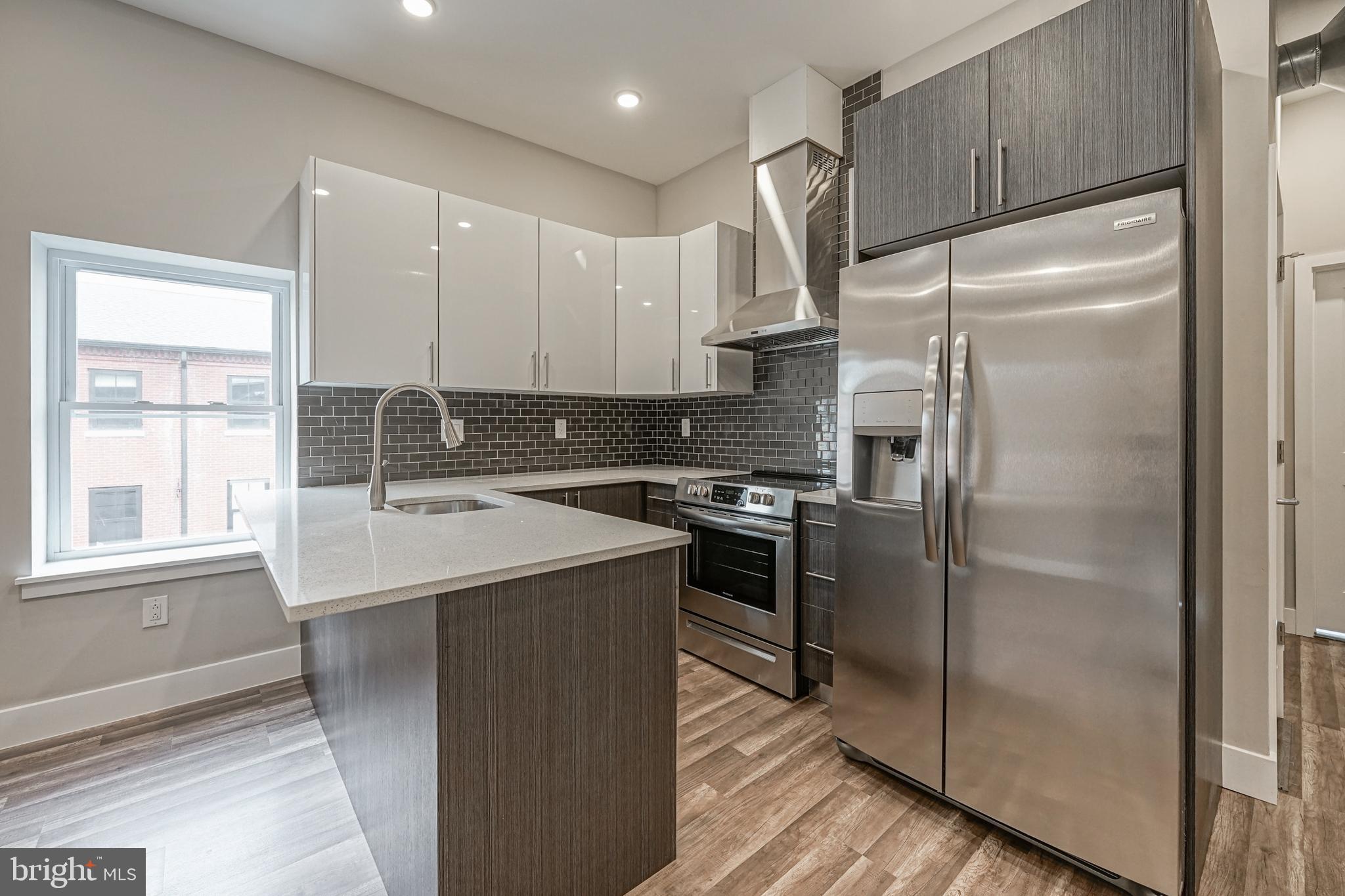 1072 N Front Street is a fully renovated building.  Unit B offers a spacious living room, two sizable bedrooms with two full ceramic tile bathrooms.  Beautiful kitchen equipped with stainless steel appliances, tile backsplash, and quartz countertops.  Washer/dryer in unit!  Easy to show!