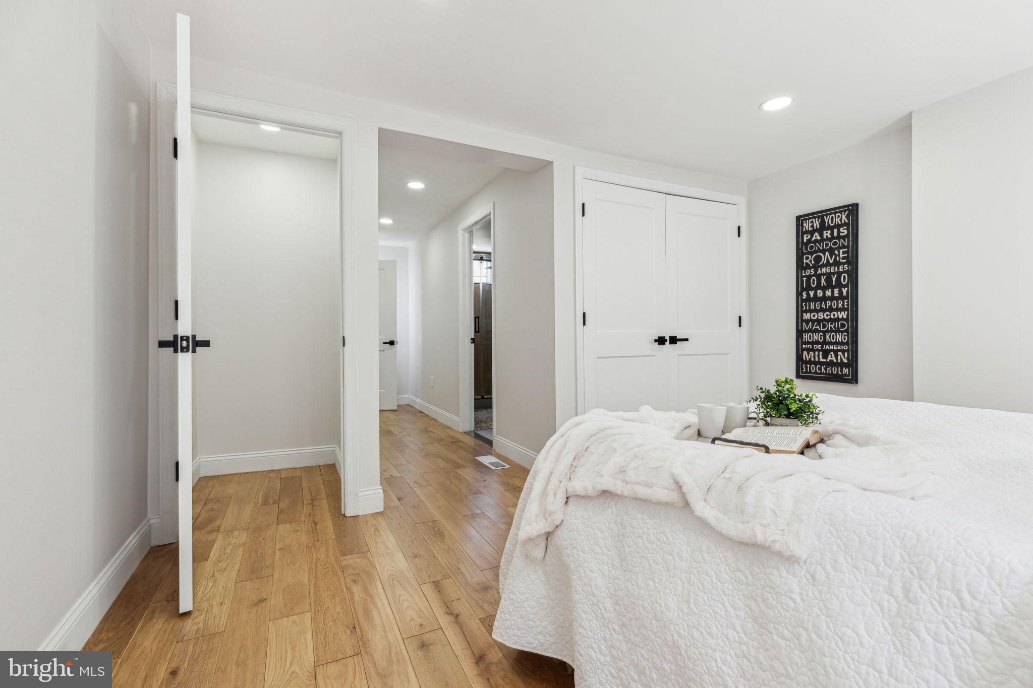 LOGAN SQUARE - Residential