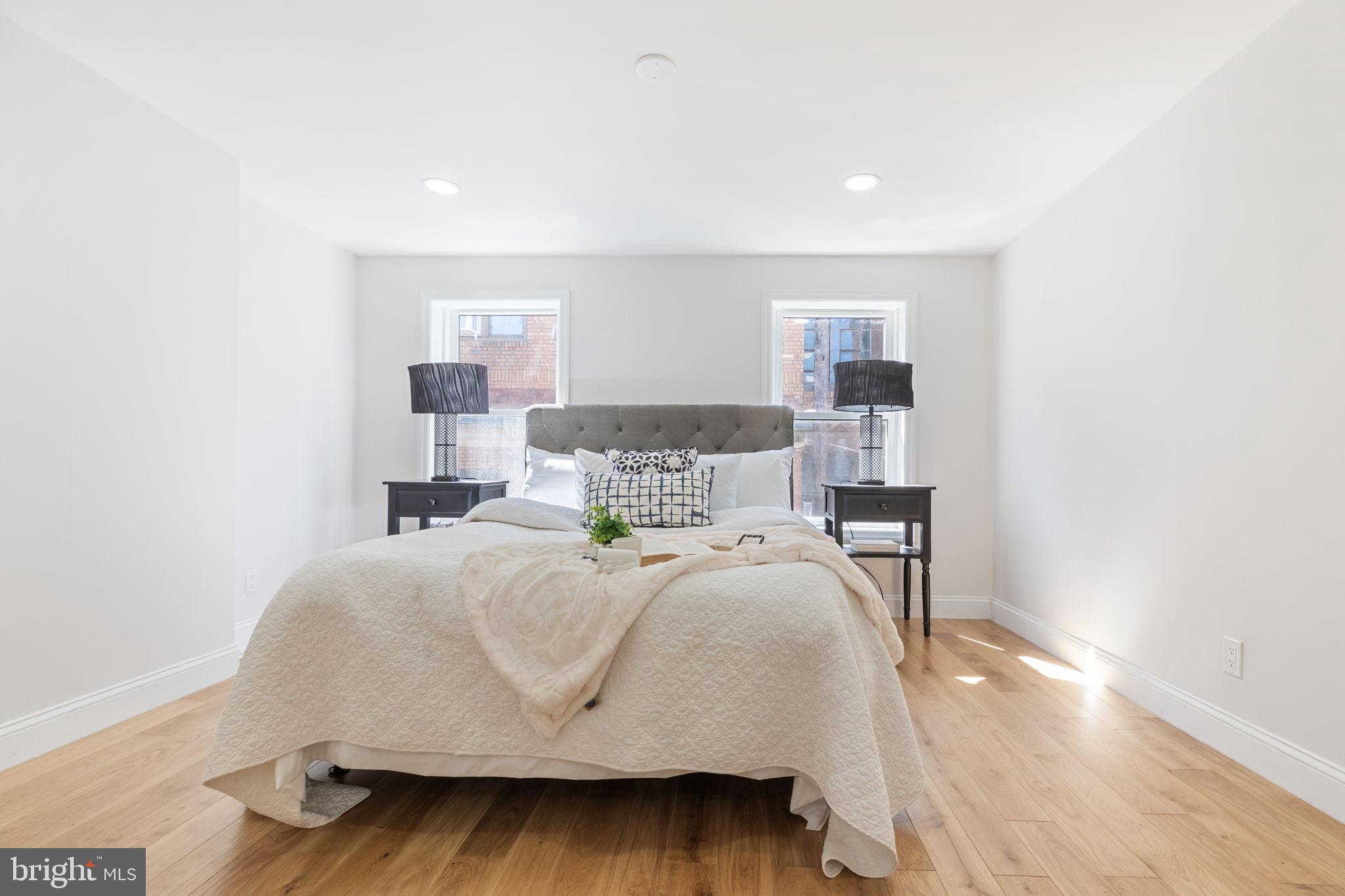 LOGAN SQUARE - Residential