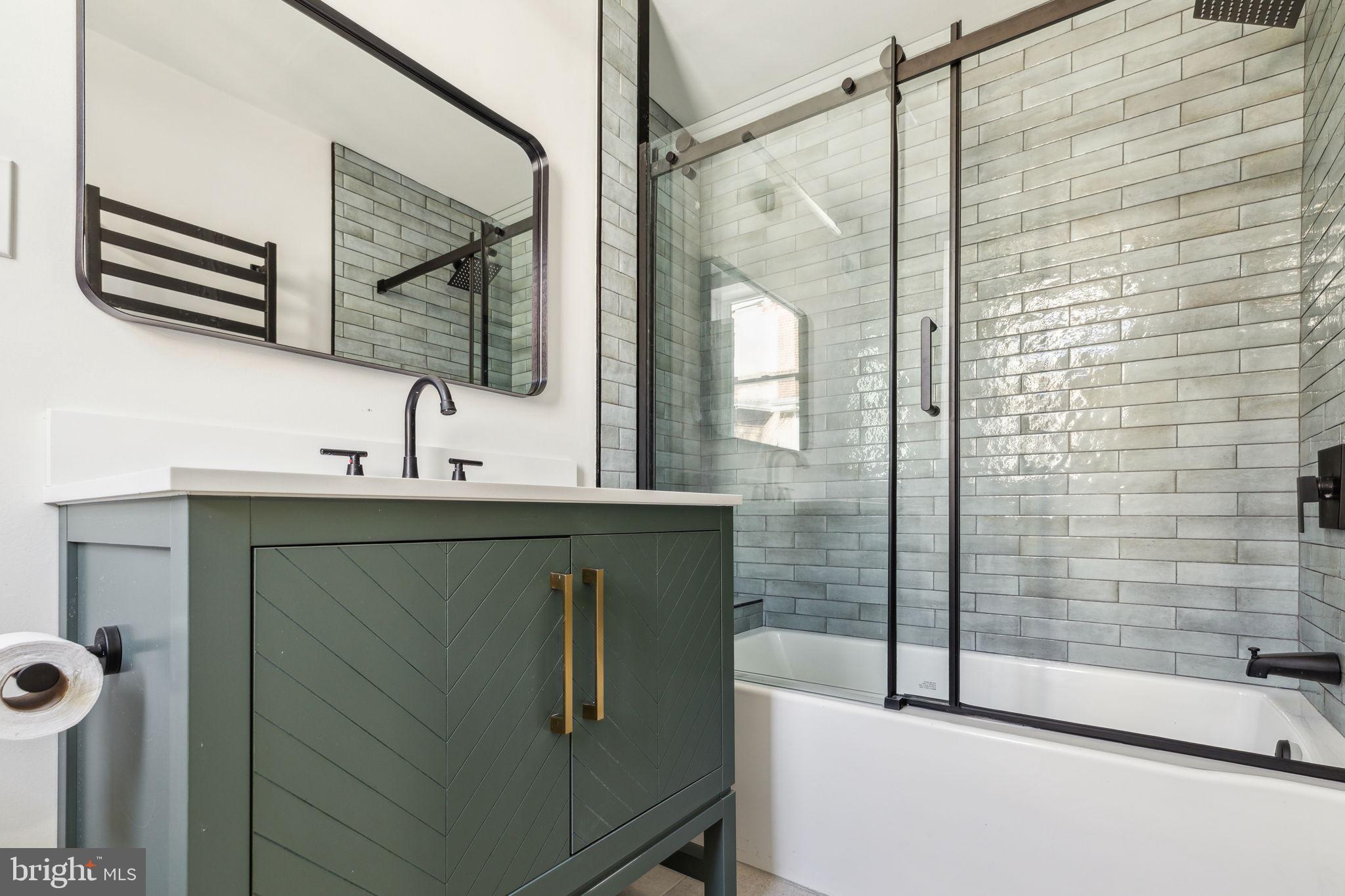 LOGAN SQUARE - Residential