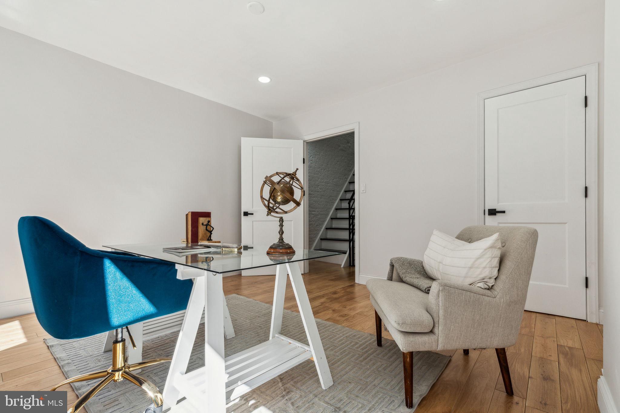 LOGAN SQUARE - Residential