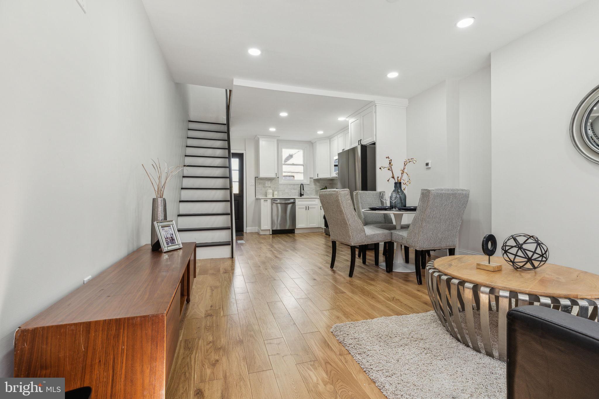 LOGAN SQUARE - Residential