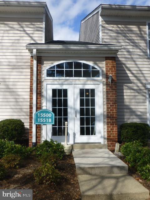 Gorgeous 2 bedroom, 1 and 1/2 bath condo in Highpointe Rippon Landing.  Kitchen boasts of granite countertops, stainless steel appliances, dark cherry cabinets and tile flooring.  Spacious living room extends to dining room .The rent includes water, sewer, trash removal.   Close to major shopping centers, schools, 95 and commutable distance to NOVA bases.