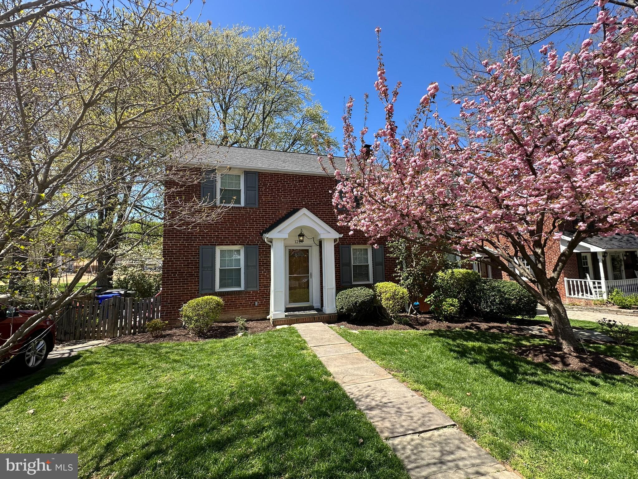 MADISON MANOR - Residential
