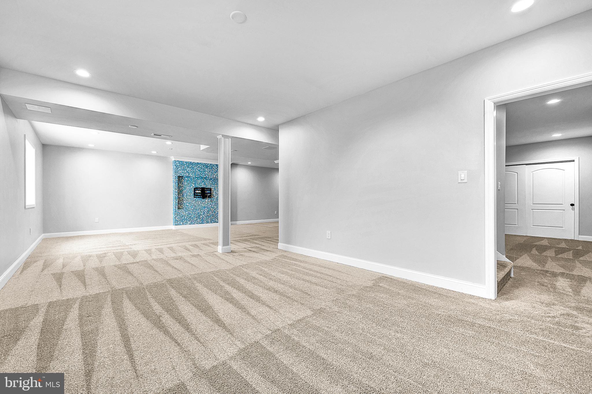 NORTH POINTE - Residential