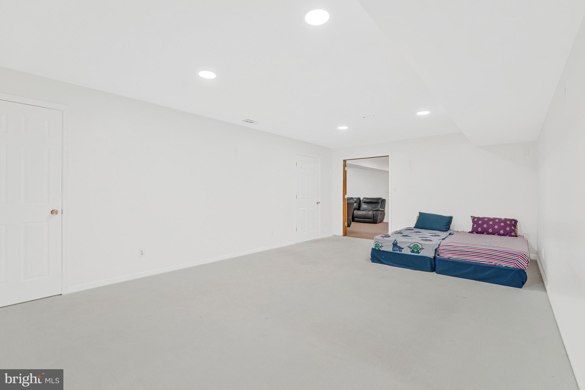 SOMERSET - Residential