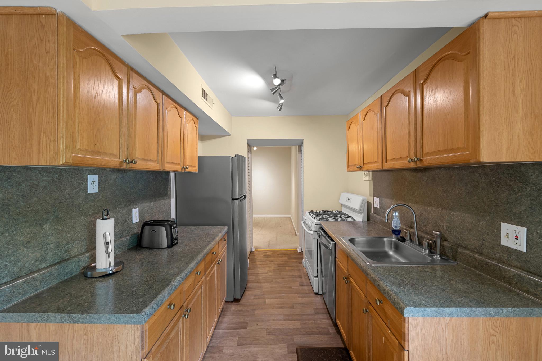 CHERRY GLEN CONDOS - Residential