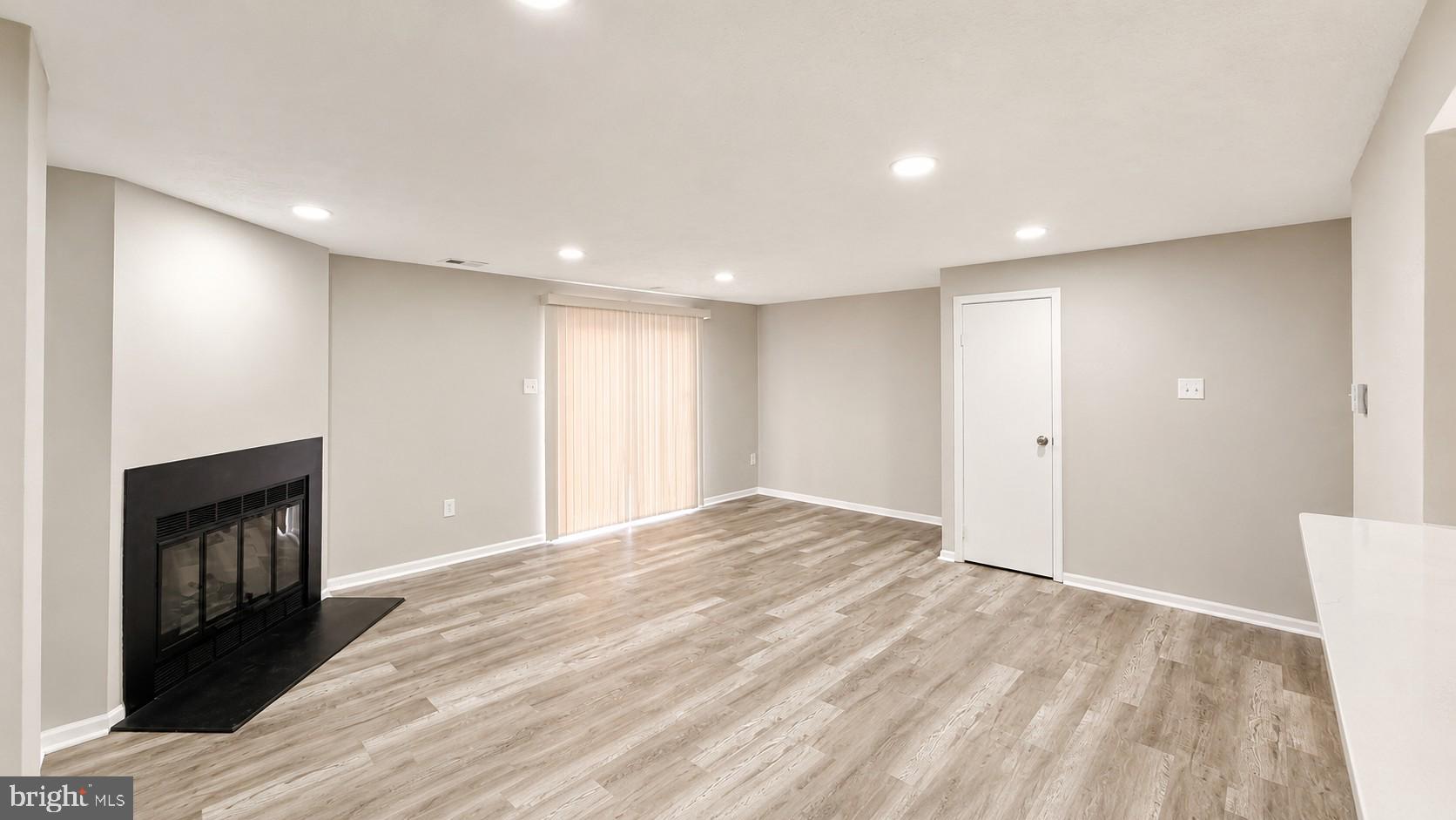 OAK POND - Residential