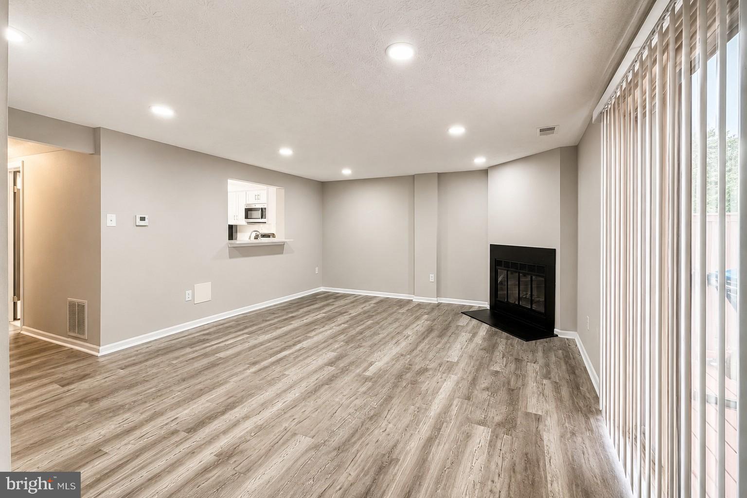 OAK POND - Residential