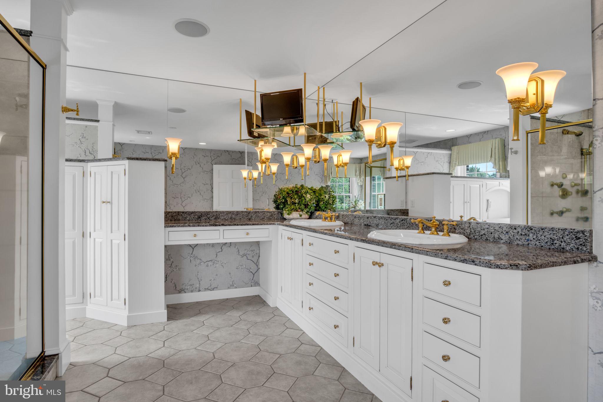 RICH VALLEY MANOR - Residential