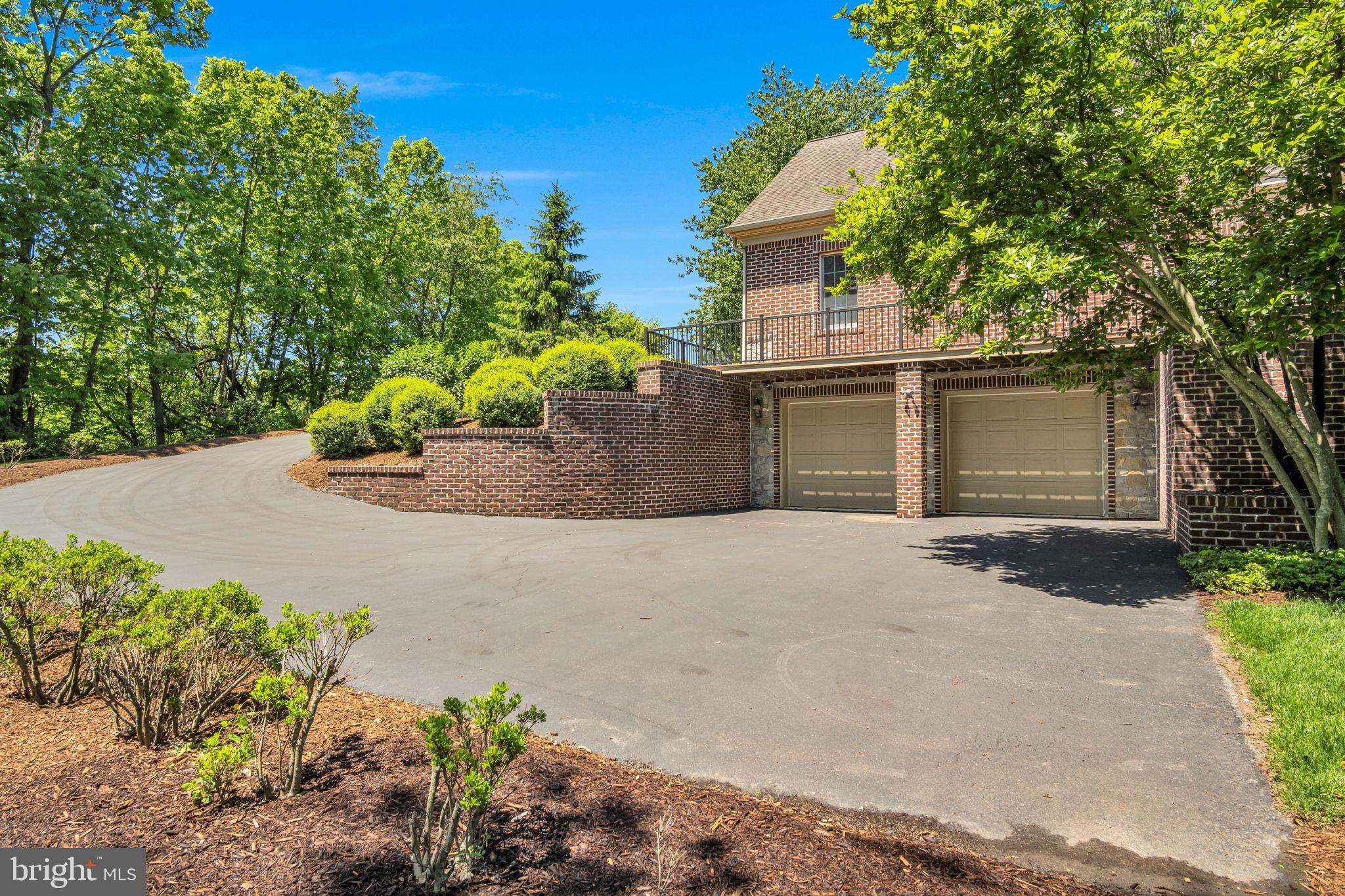 RICH VALLEY MANOR - Residential