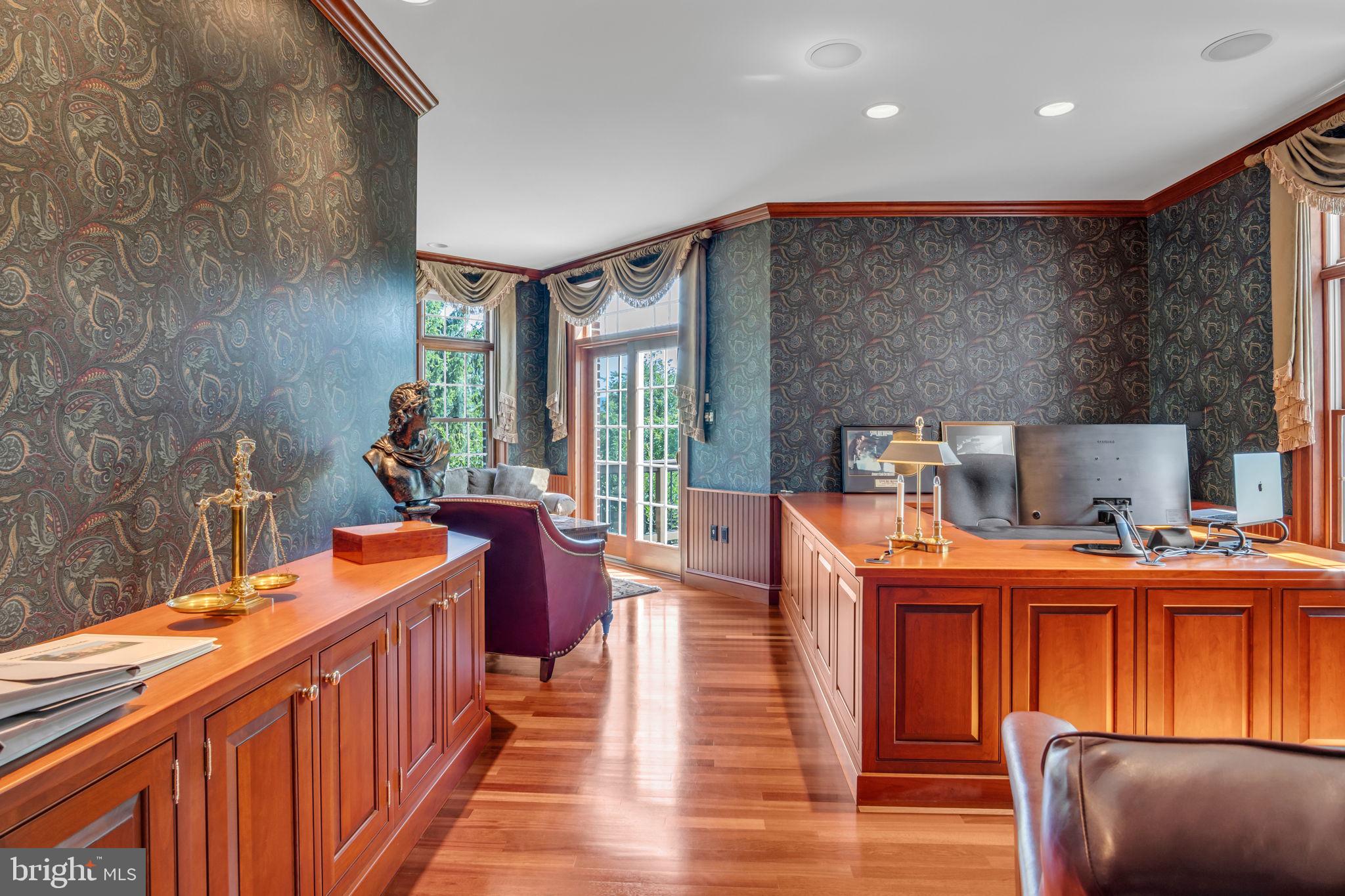RICH VALLEY MANOR - Residential