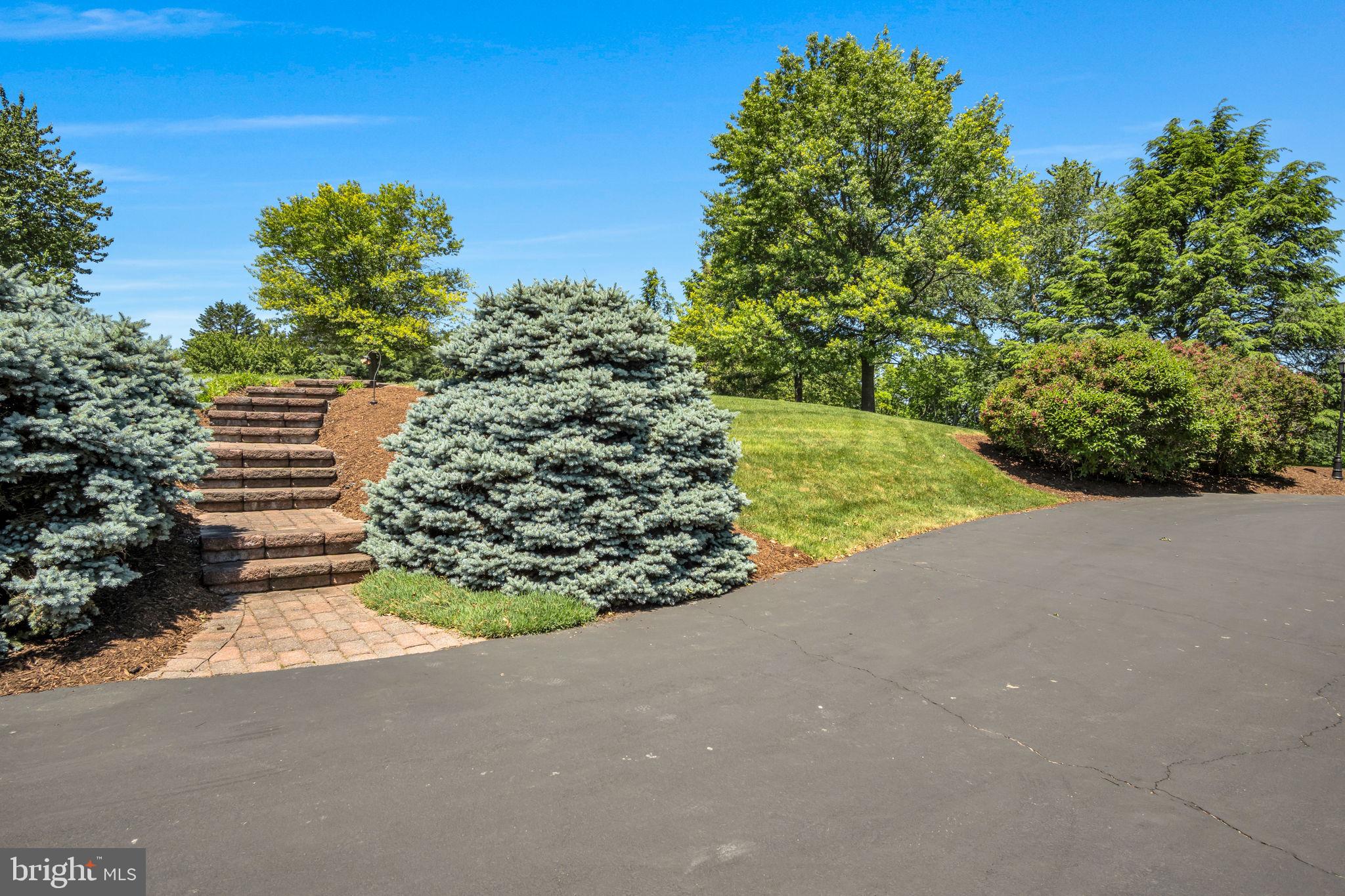 RICH VALLEY MANOR - Residential