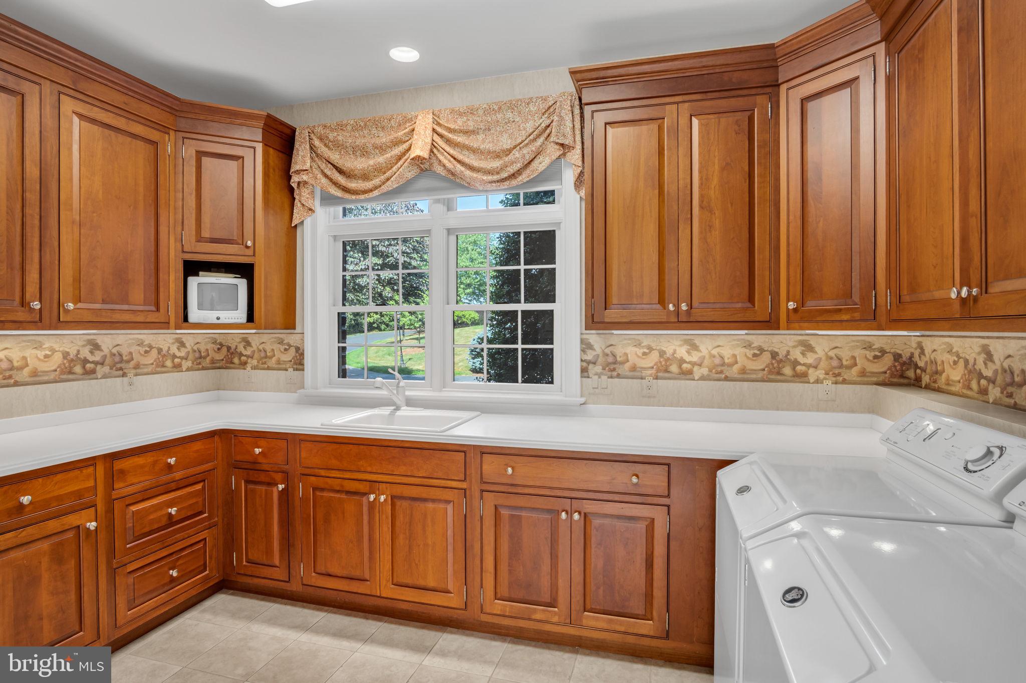 RICH VALLEY MANOR - Residential