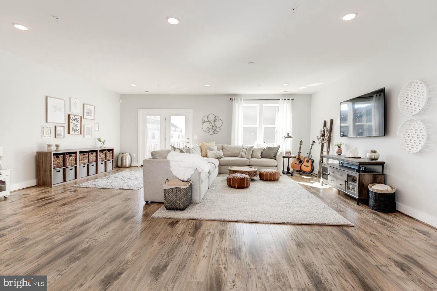 ONE LOUDOUN - Residential Lease