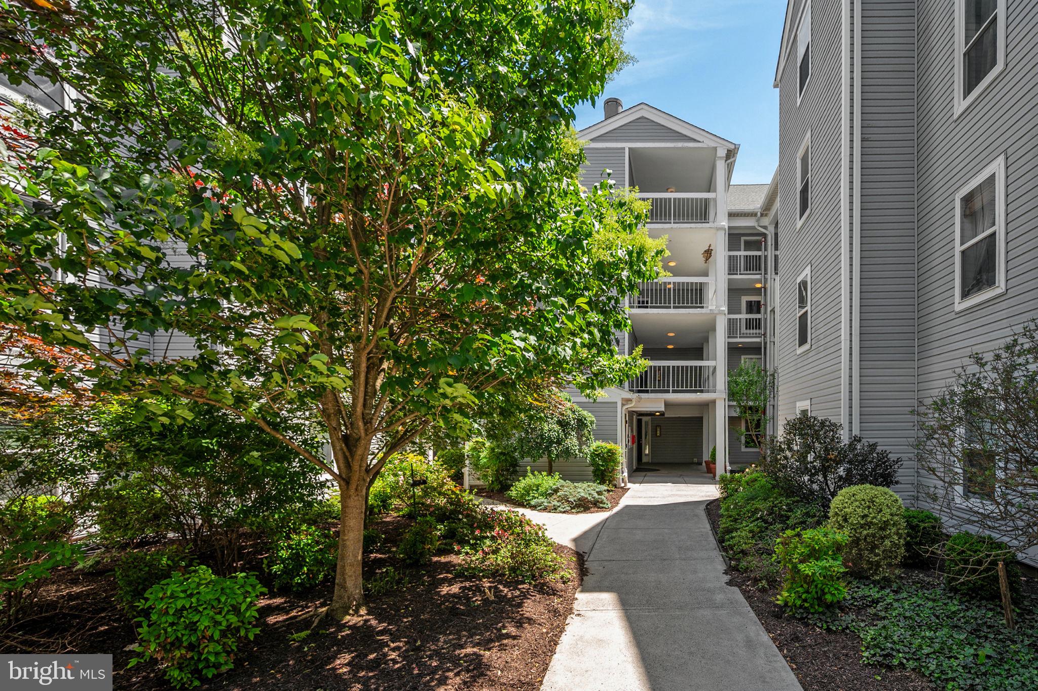 FOUR WINDS AT OAKTON - Residential