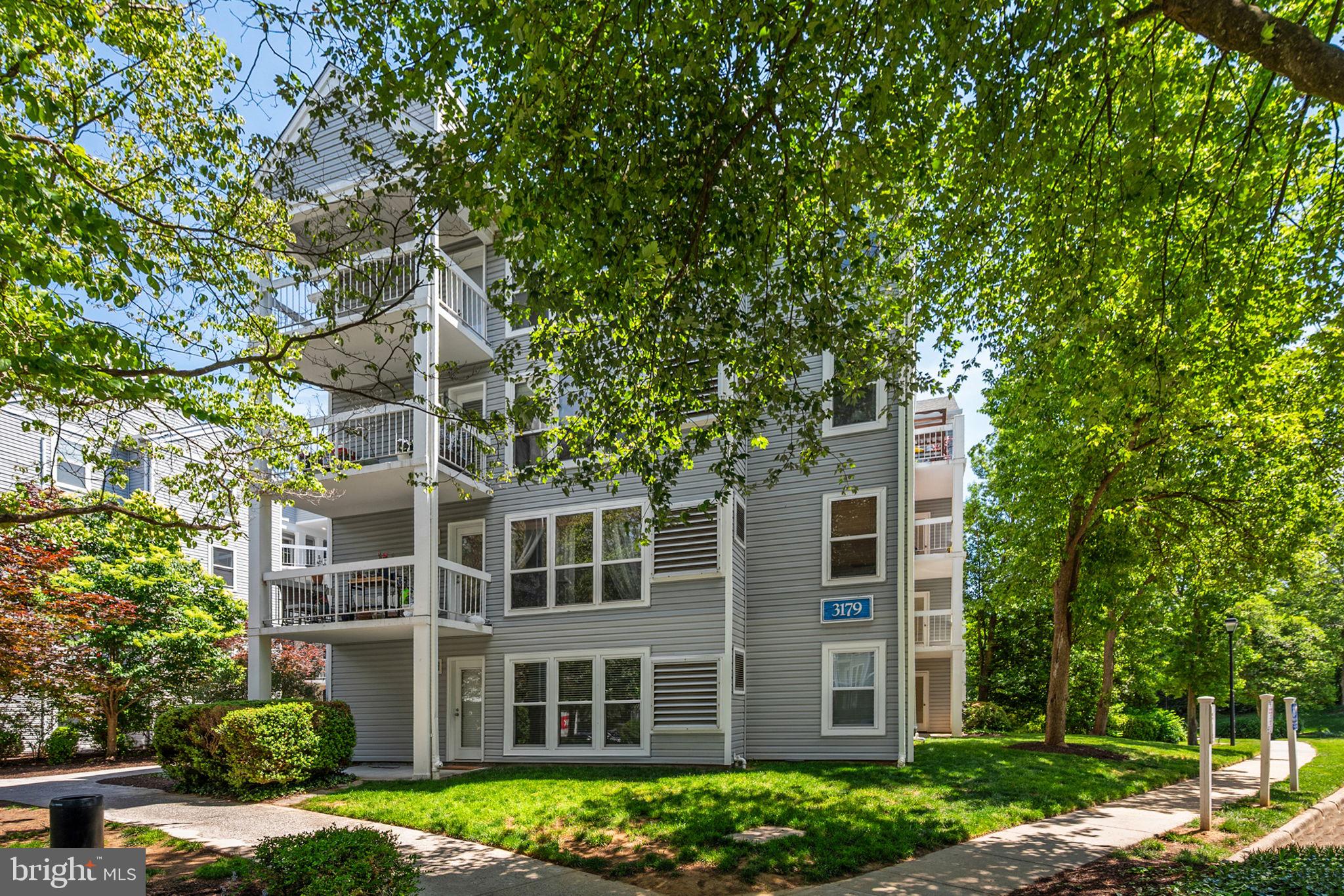FOUR WINDS AT OAKTON - Residential
