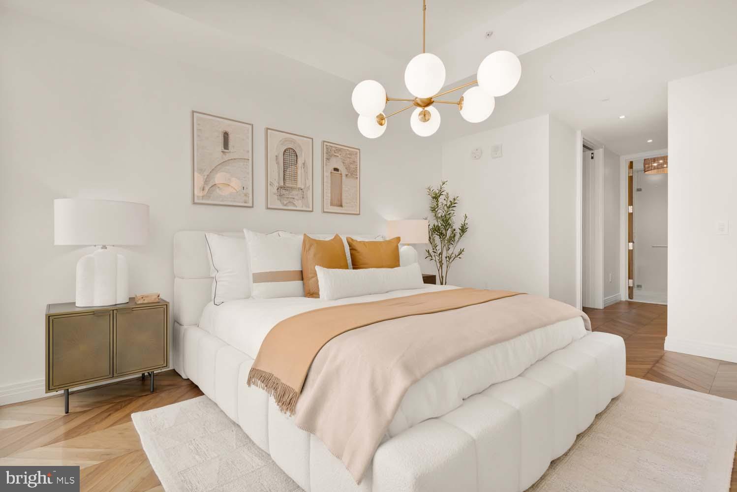 FOUR SEASONS PRIVATE RESIDENCES - Residential