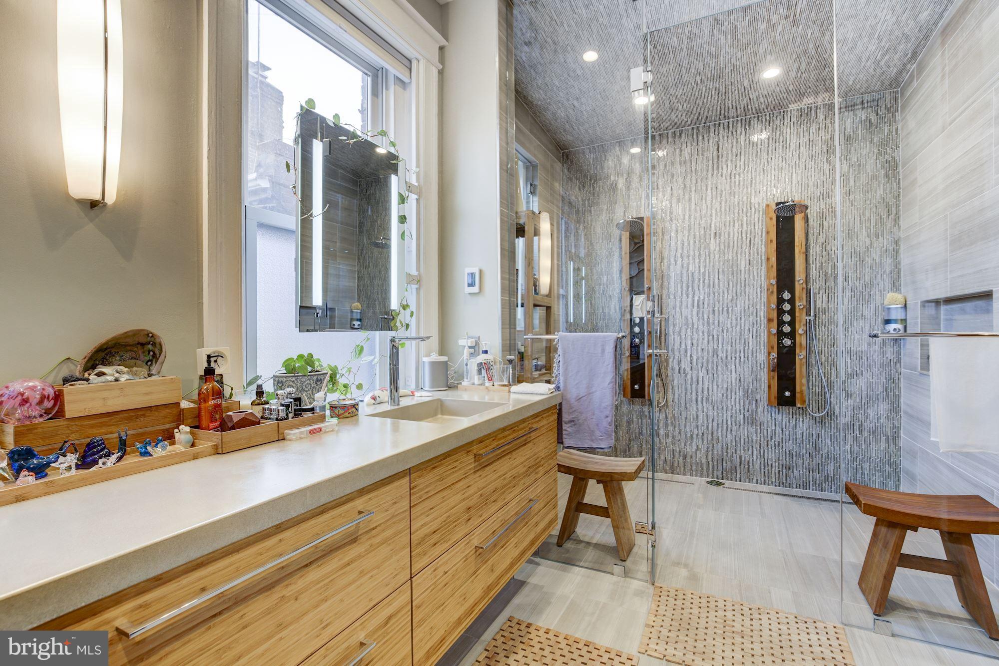 CAPITOL HILL - Residential