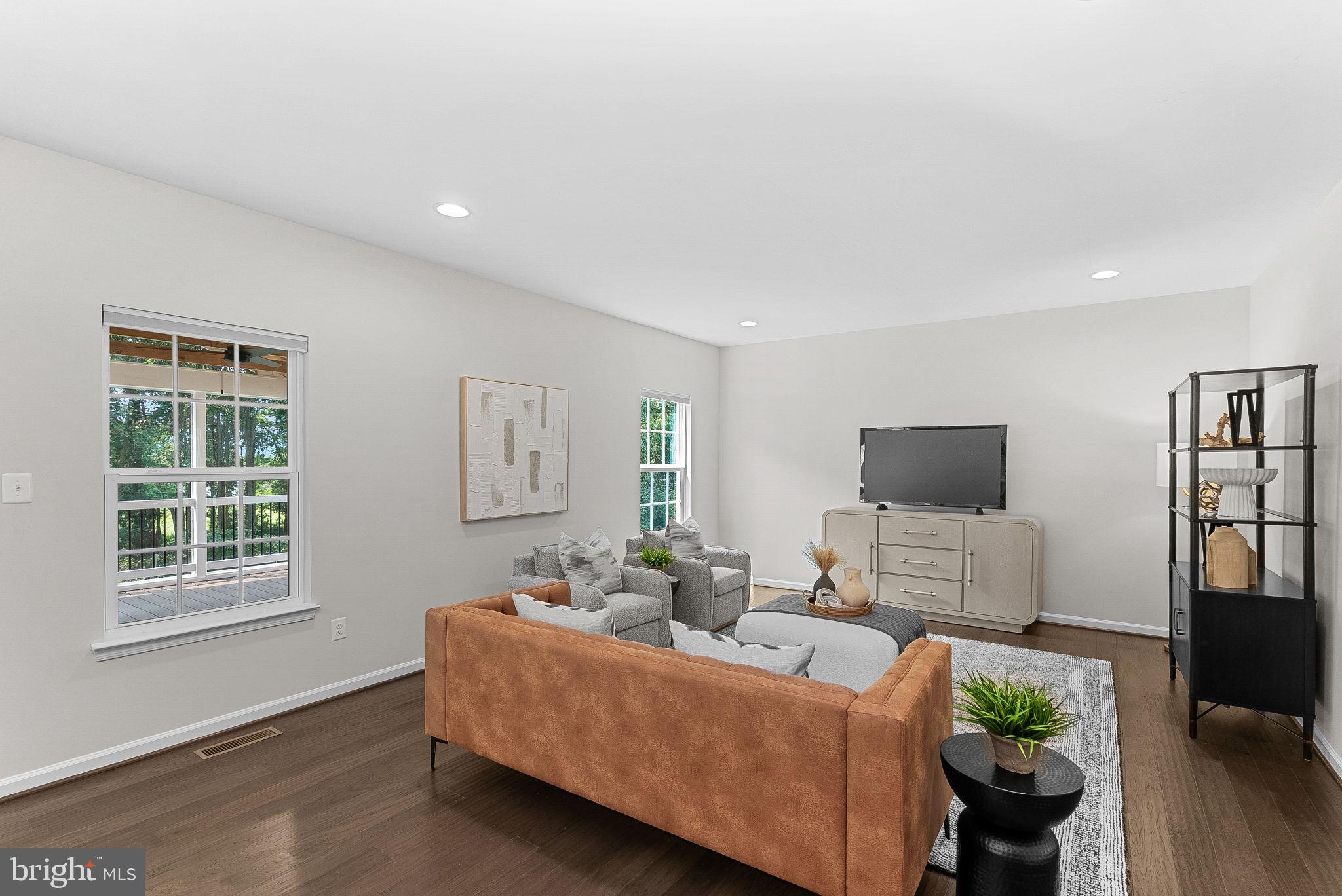 LOVETTSVILLE TOWN CENTER - Residential