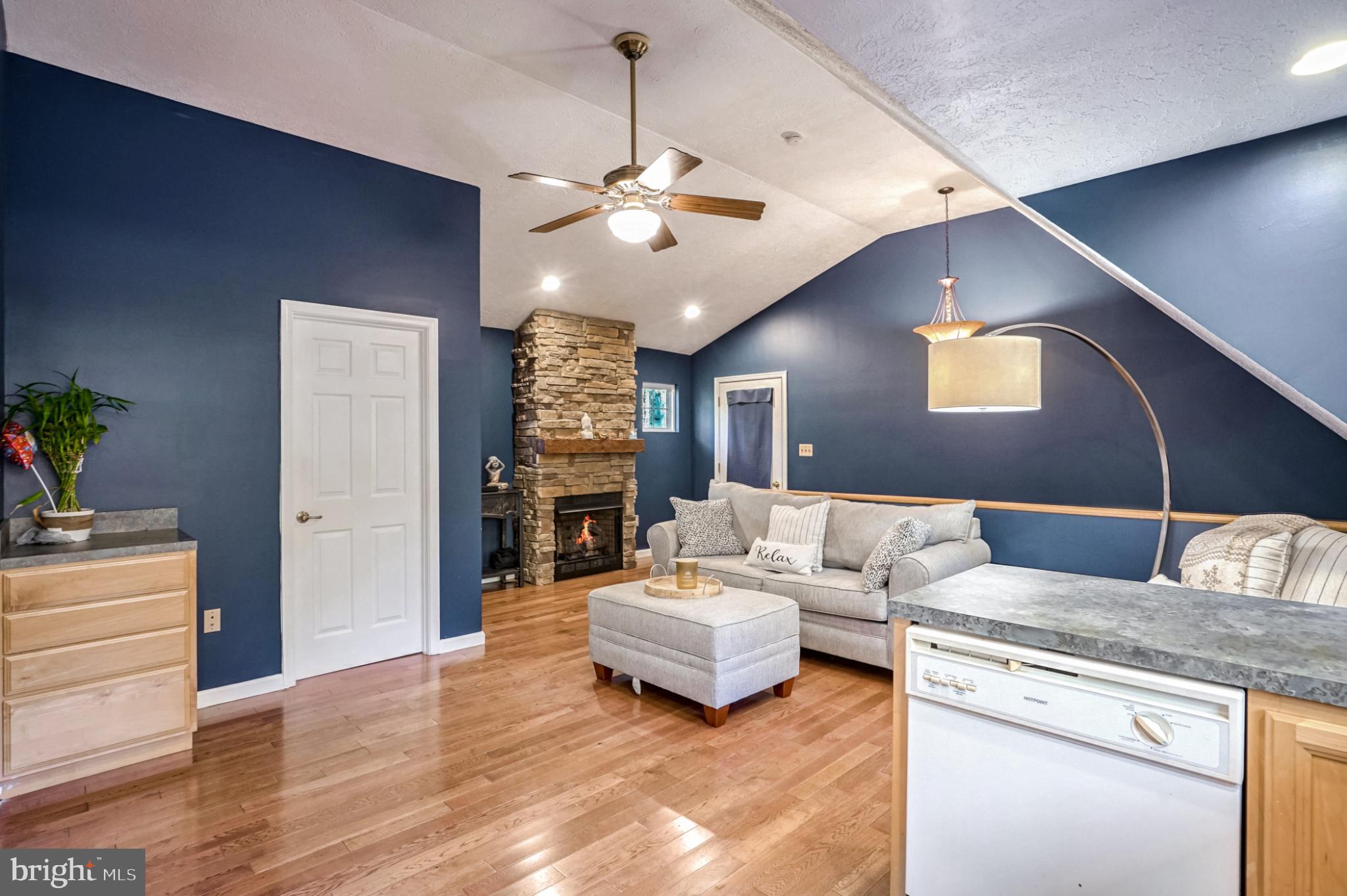 TOBACCO ROAD - Residential