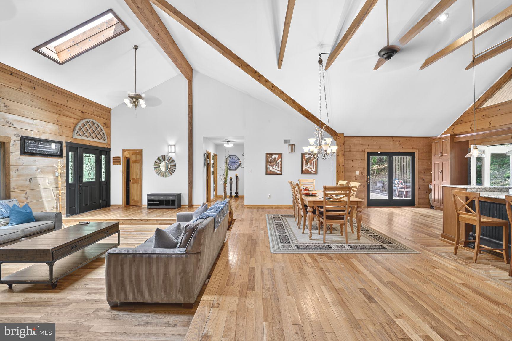 TOBACCO ROAD - Residential