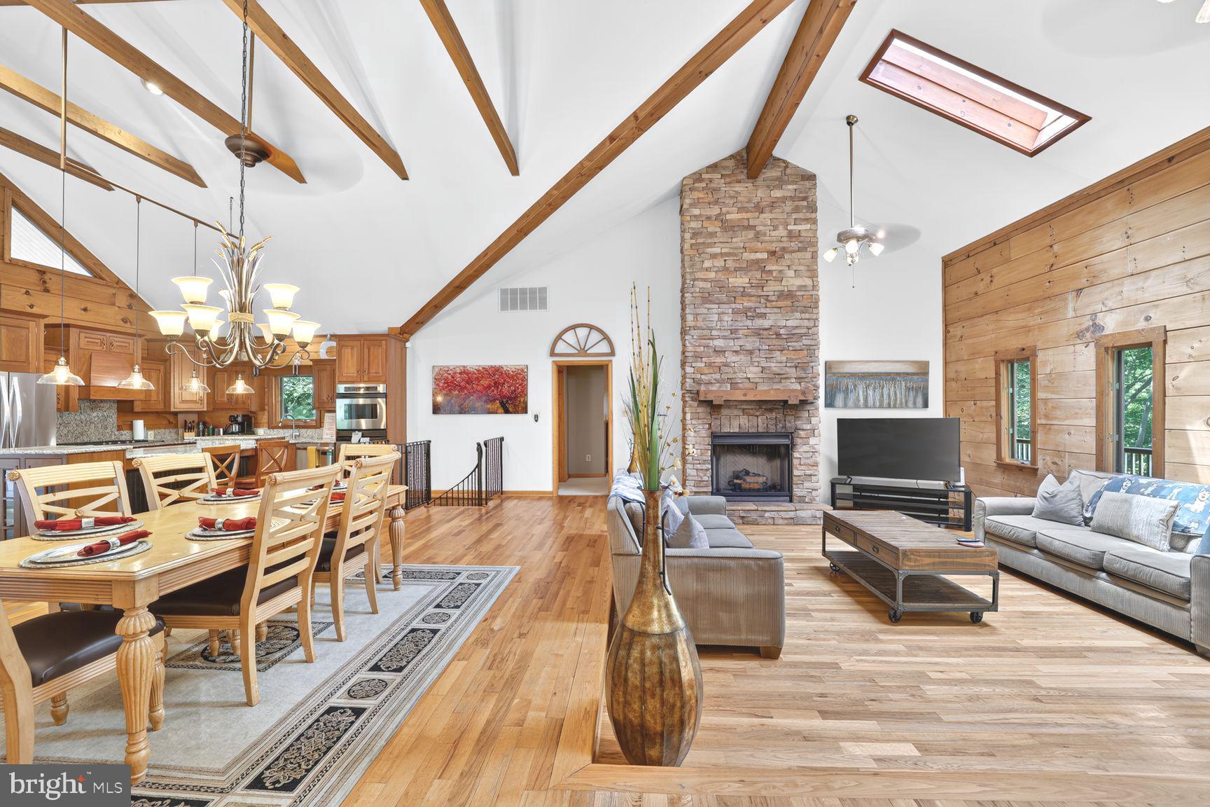 TOBACCO ROAD - Residential