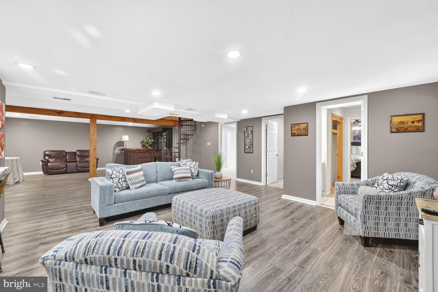 TOBACCO ROAD - Residential