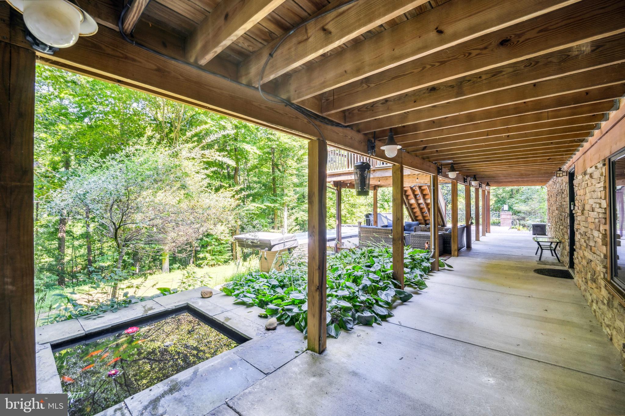 TOBACCO ROAD - Residential