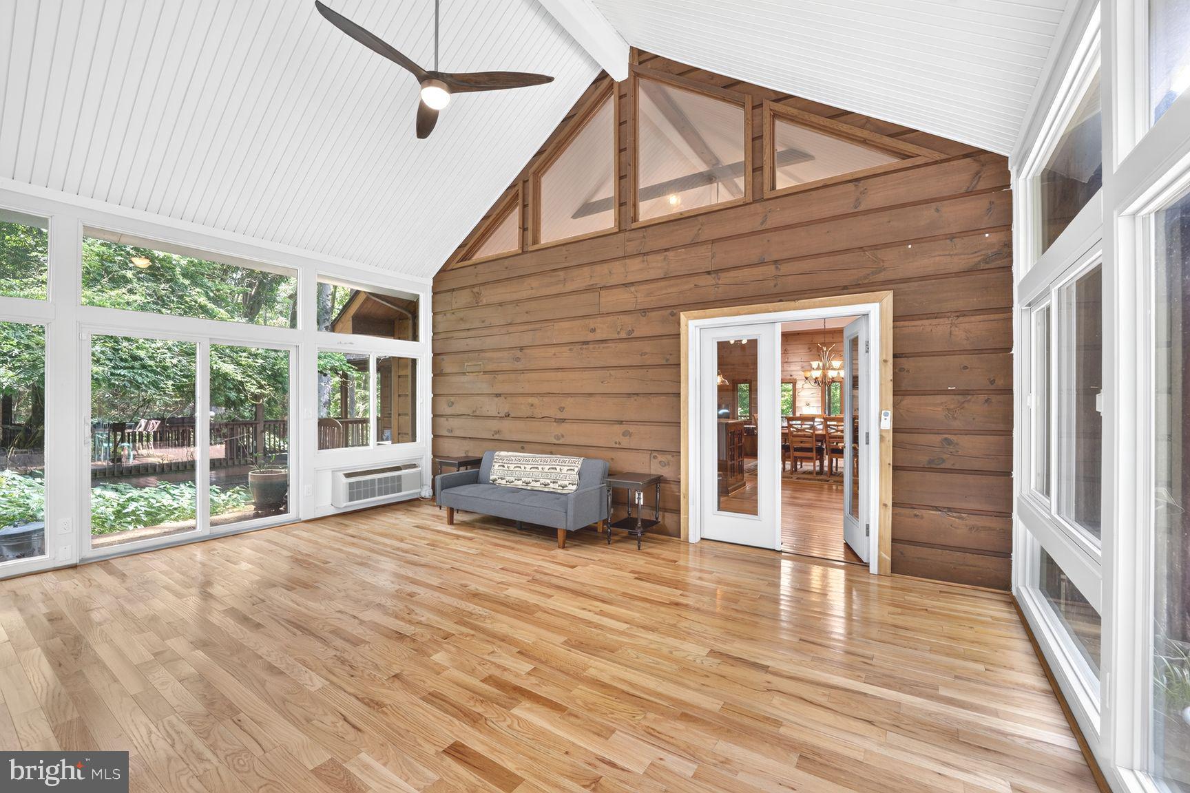 TOBACCO ROAD - Residential