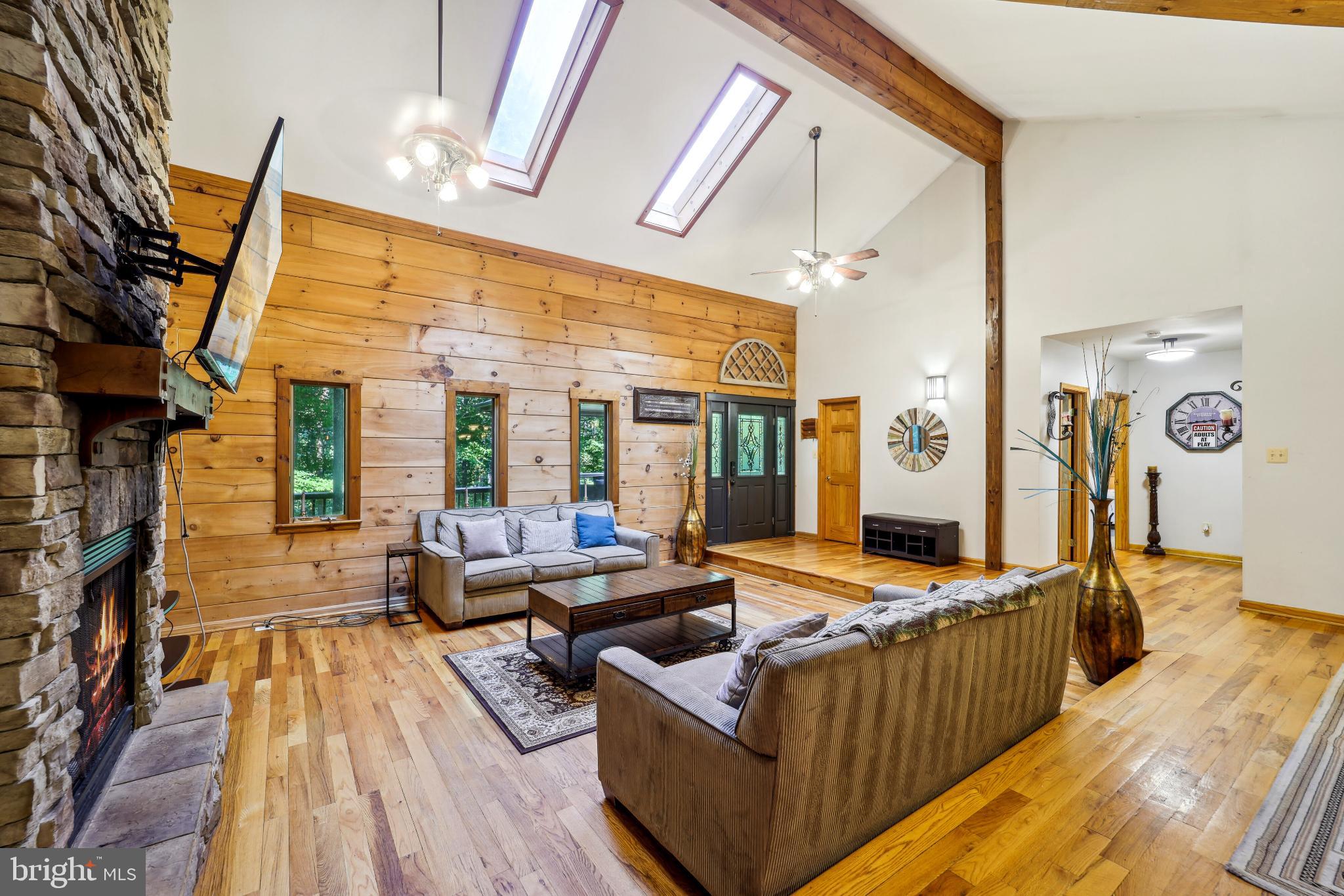 TOBACCO ROAD - Residential