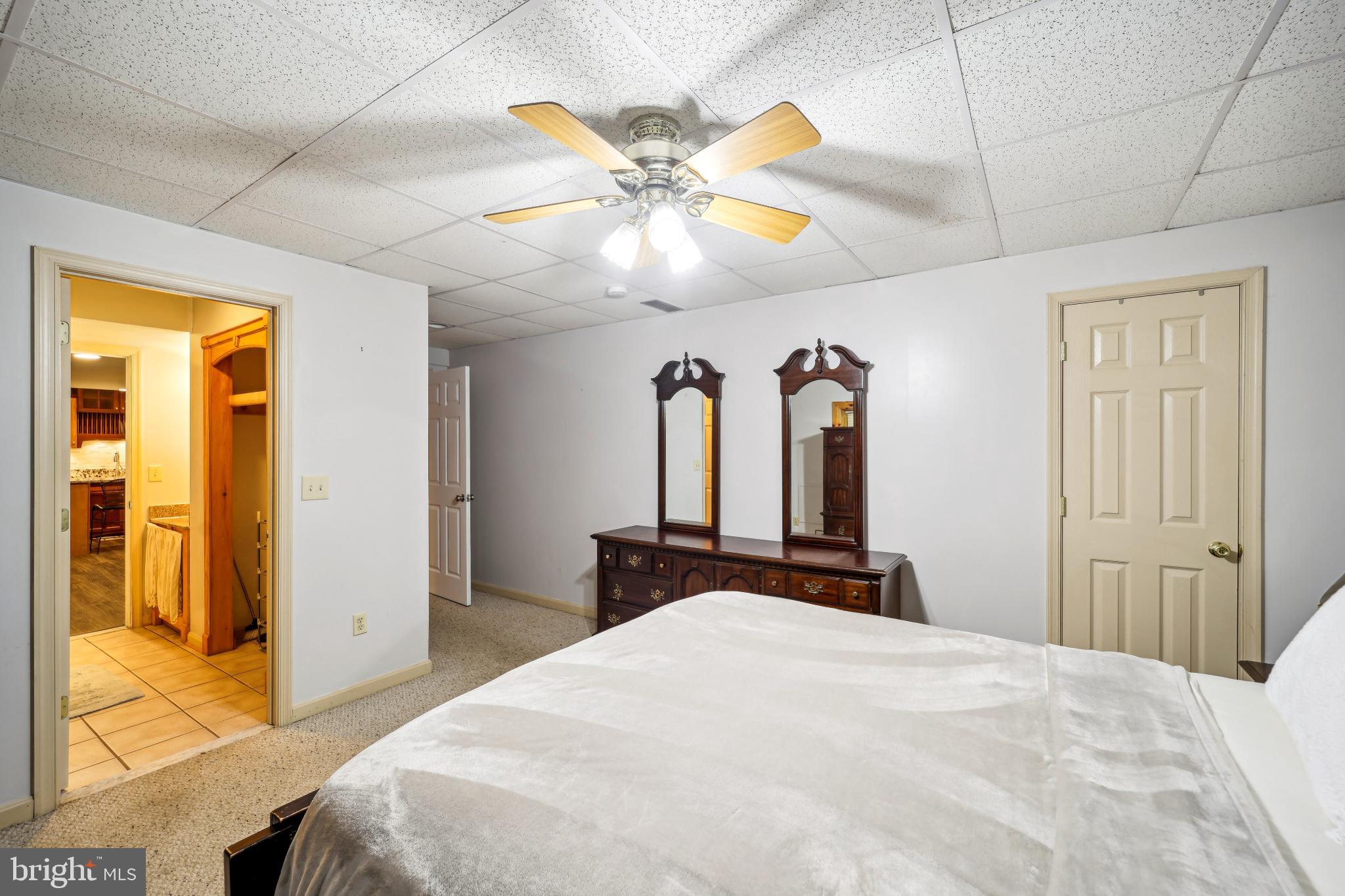 TOBACCO ROAD - Residential