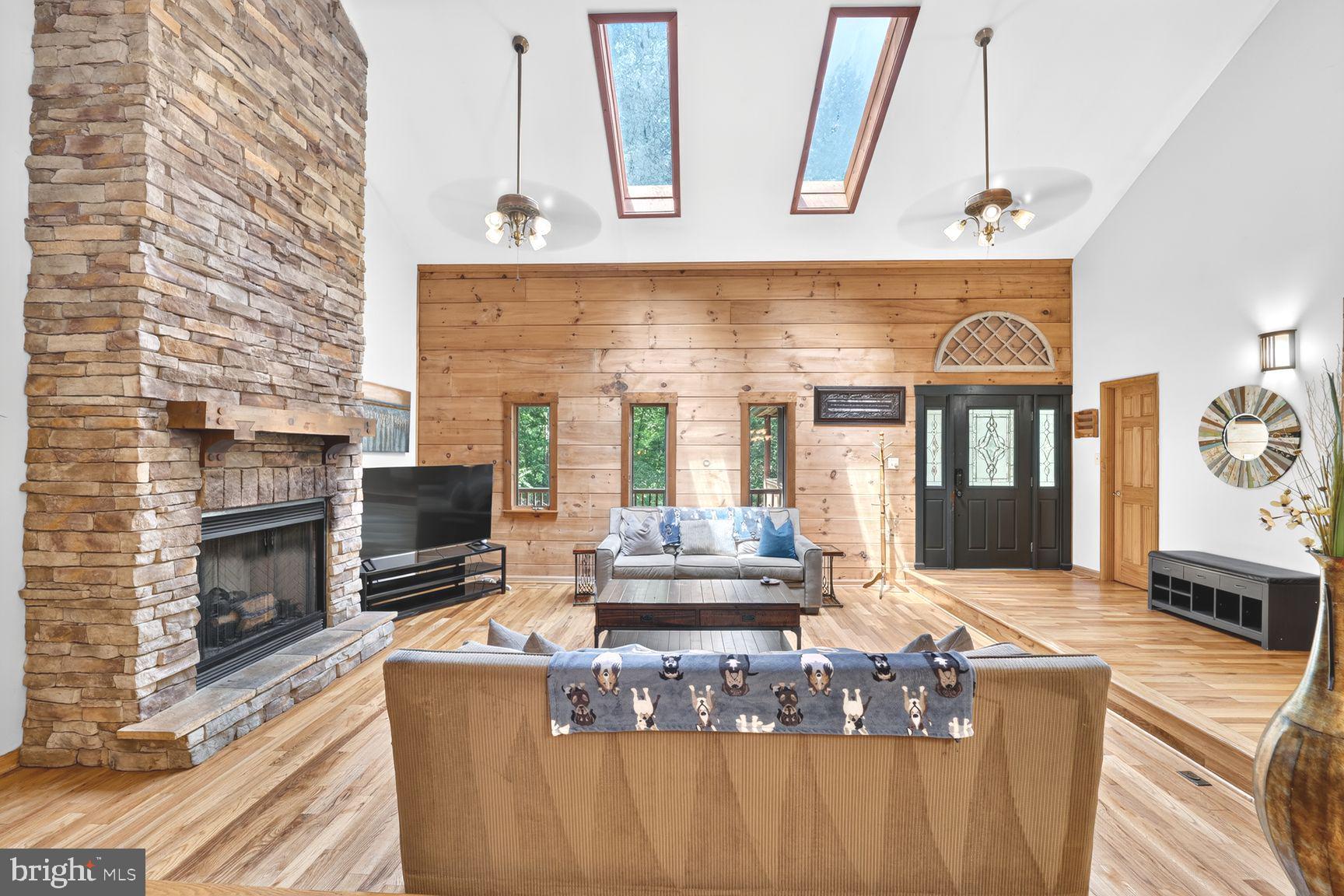 TOBACCO ROAD - Residential