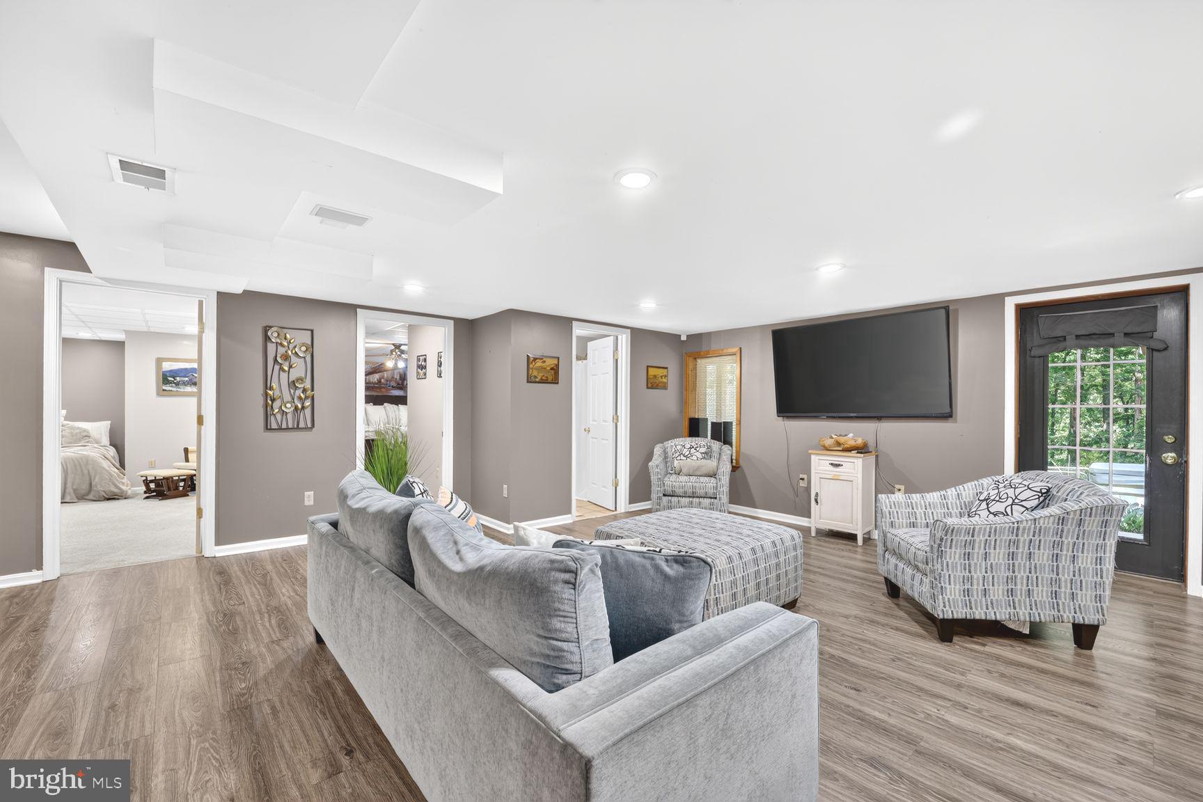 TOBACCO ROAD - Residential