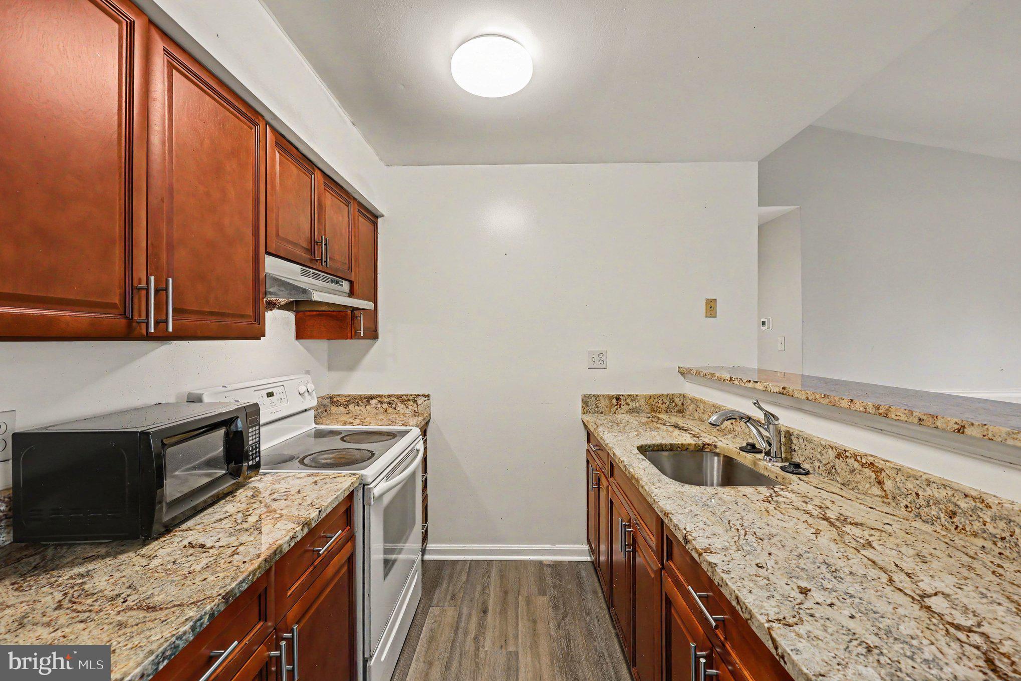 CLUSTERS AT WOODLAWN - Residential